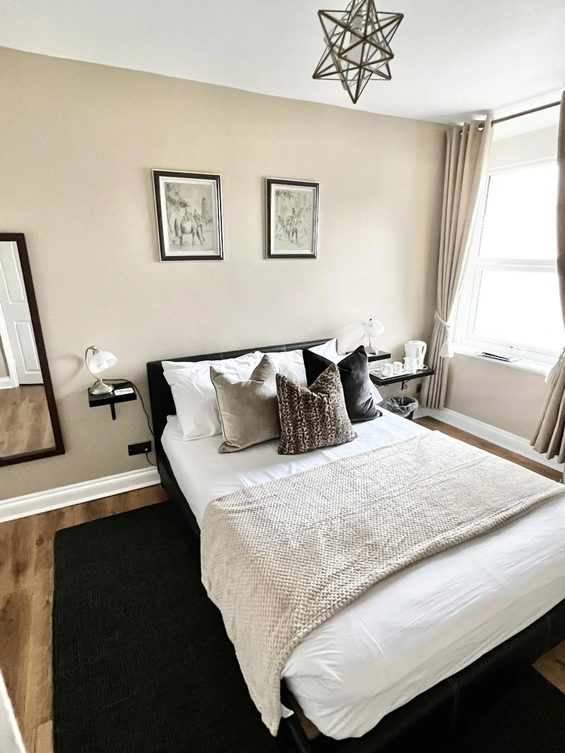 Bedroom, Bed in Devon House Guest House