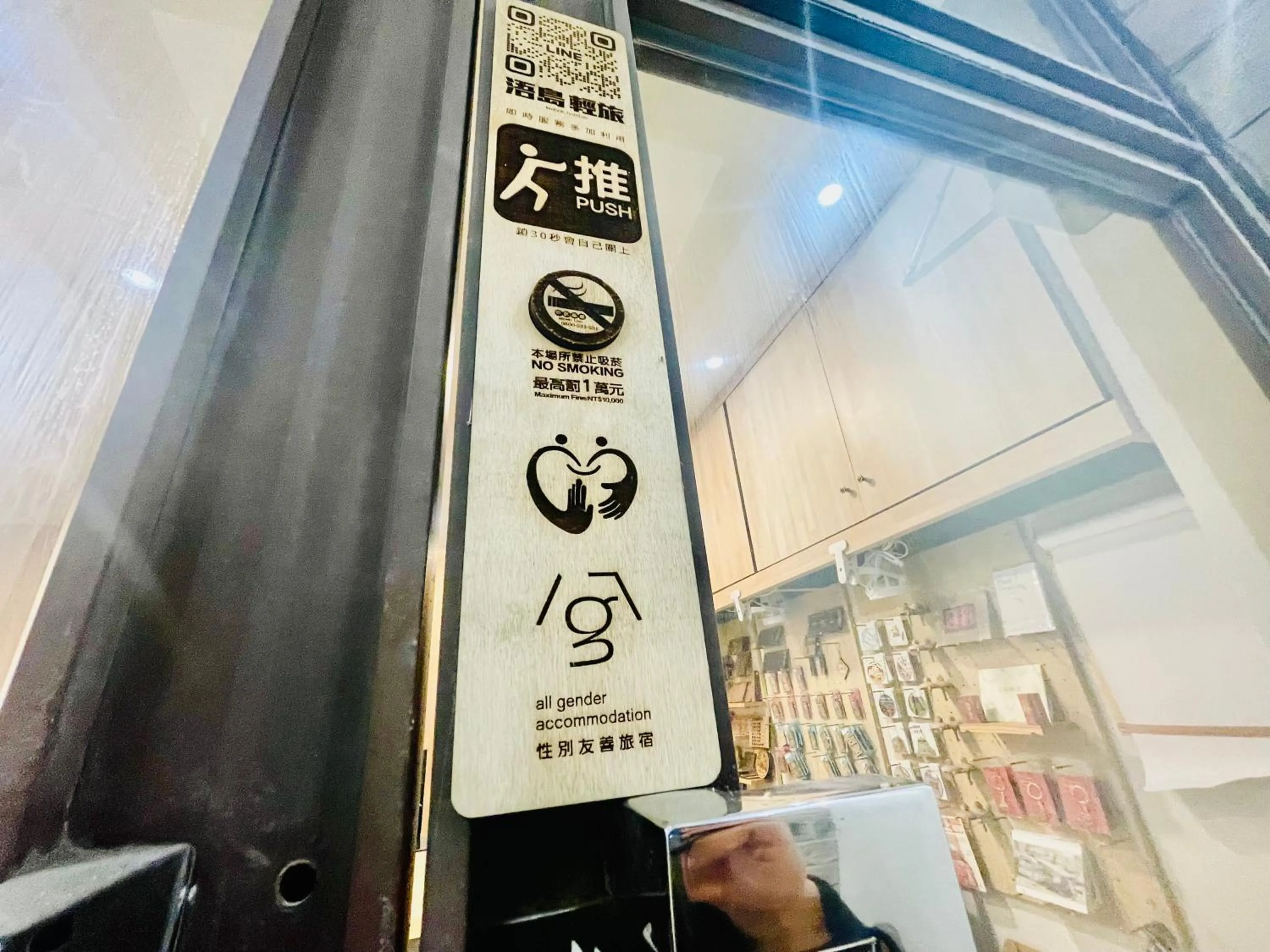 Text overlay in WDbnb