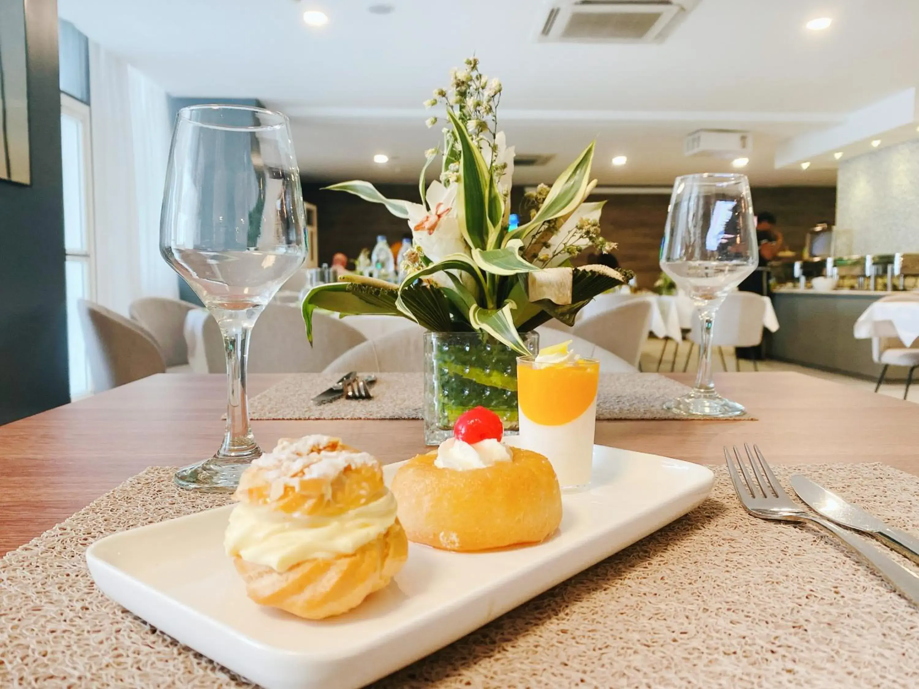 Restaurant/places to eat in Hôtel Ivotel Abidjan Restaurant/places to eat in Hôtel Ivotel Abidjan