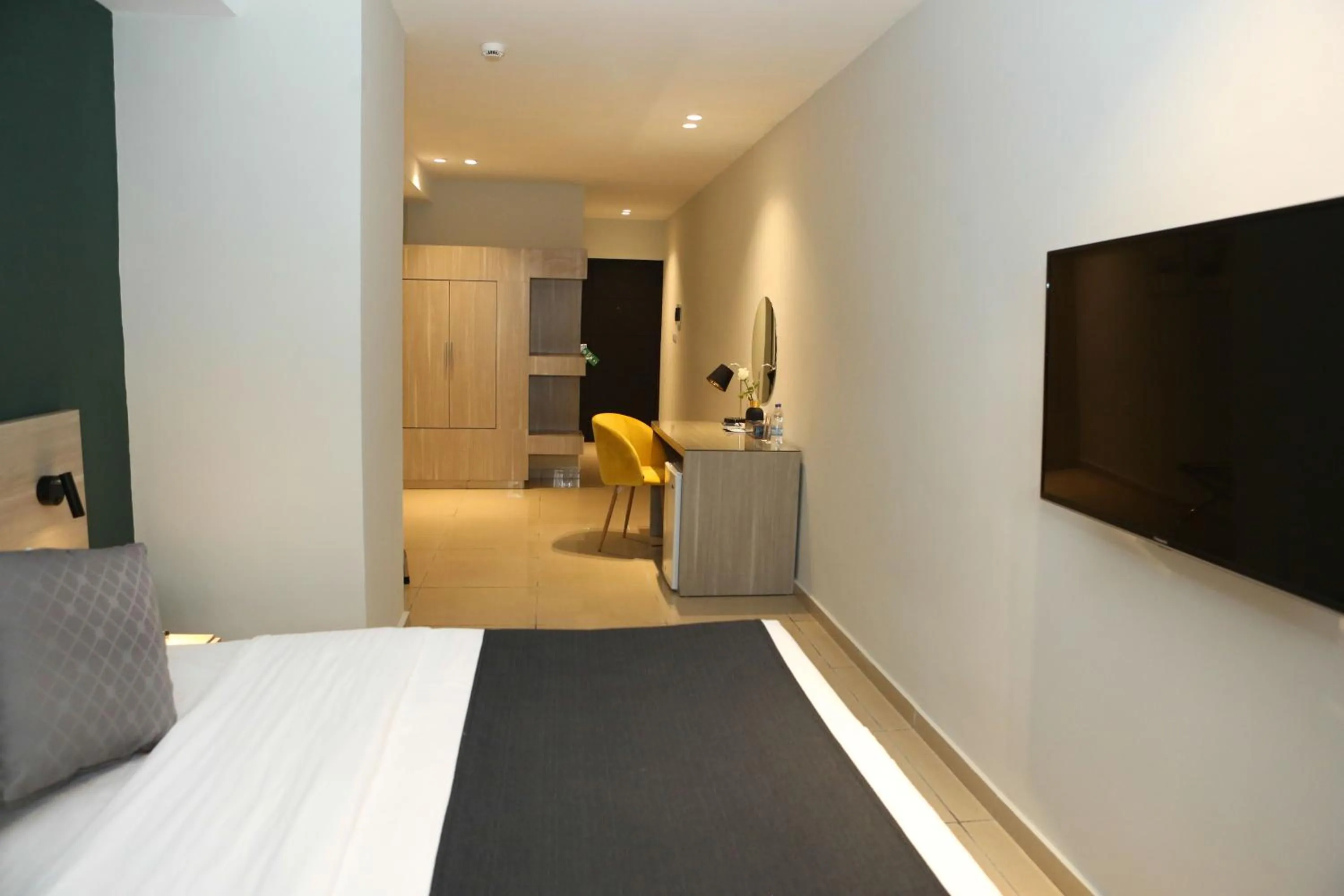 Photo of the whole room, Bed in Hôtel Ivotel Abidjan