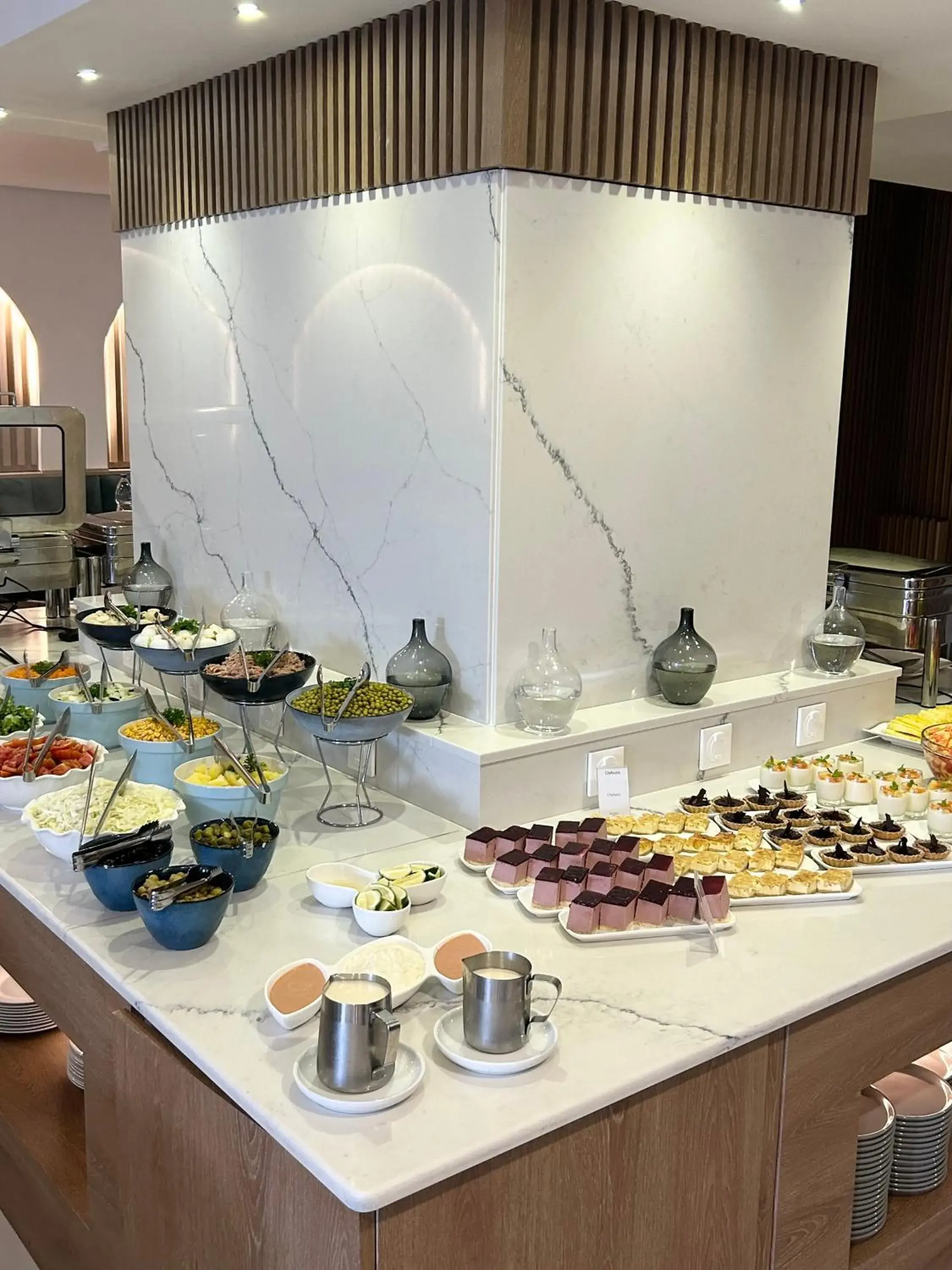 Restaurant/places to eat in Hôtel Ivotel Abidjan Restaurant/places to eat in Hôtel Ivotel Abidjan