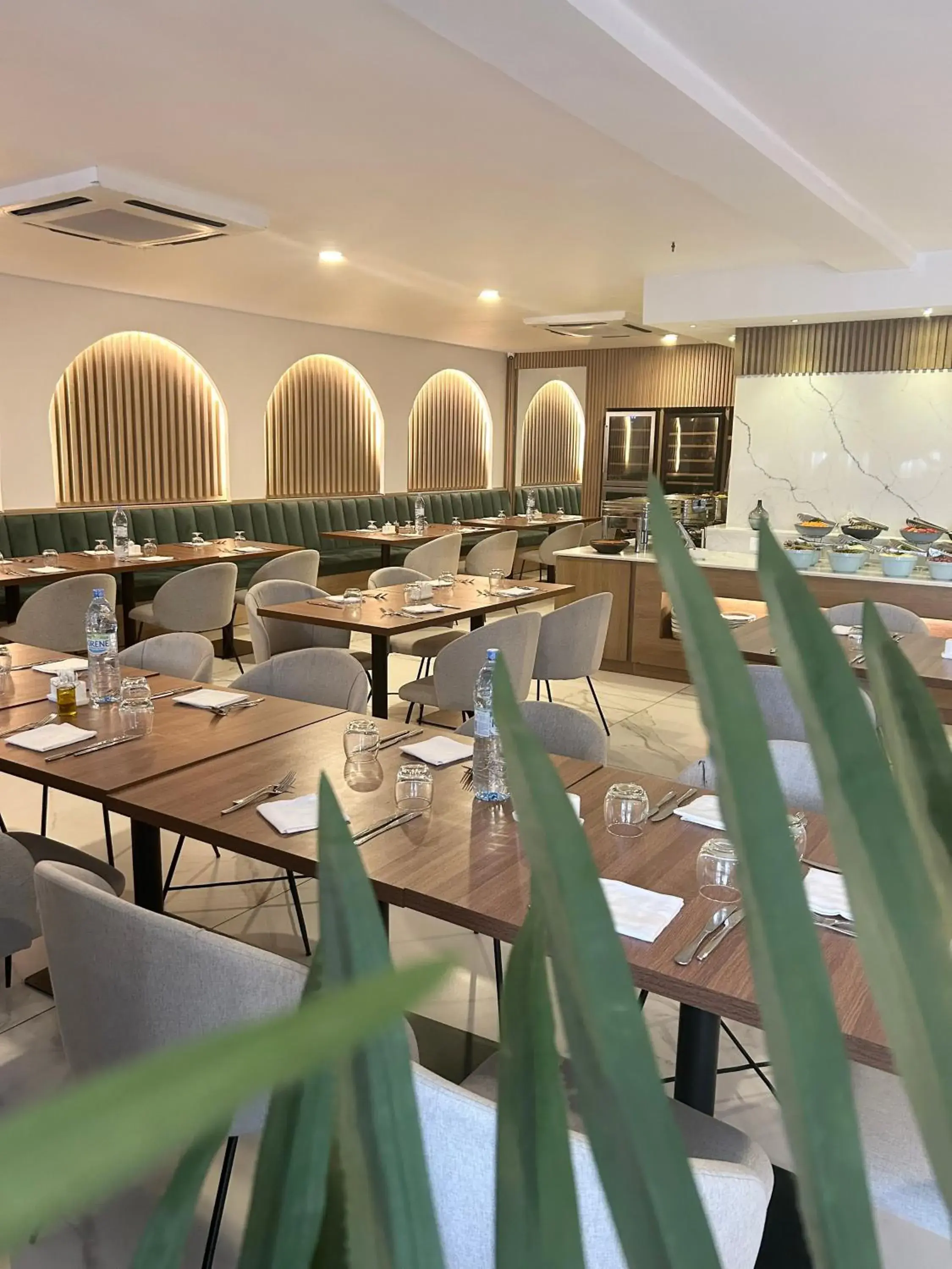 Restaurant/places to eat in Hôtel Ivotel Abidjan Restaurant/places to eat in Hôtel Ivotel Abidjan