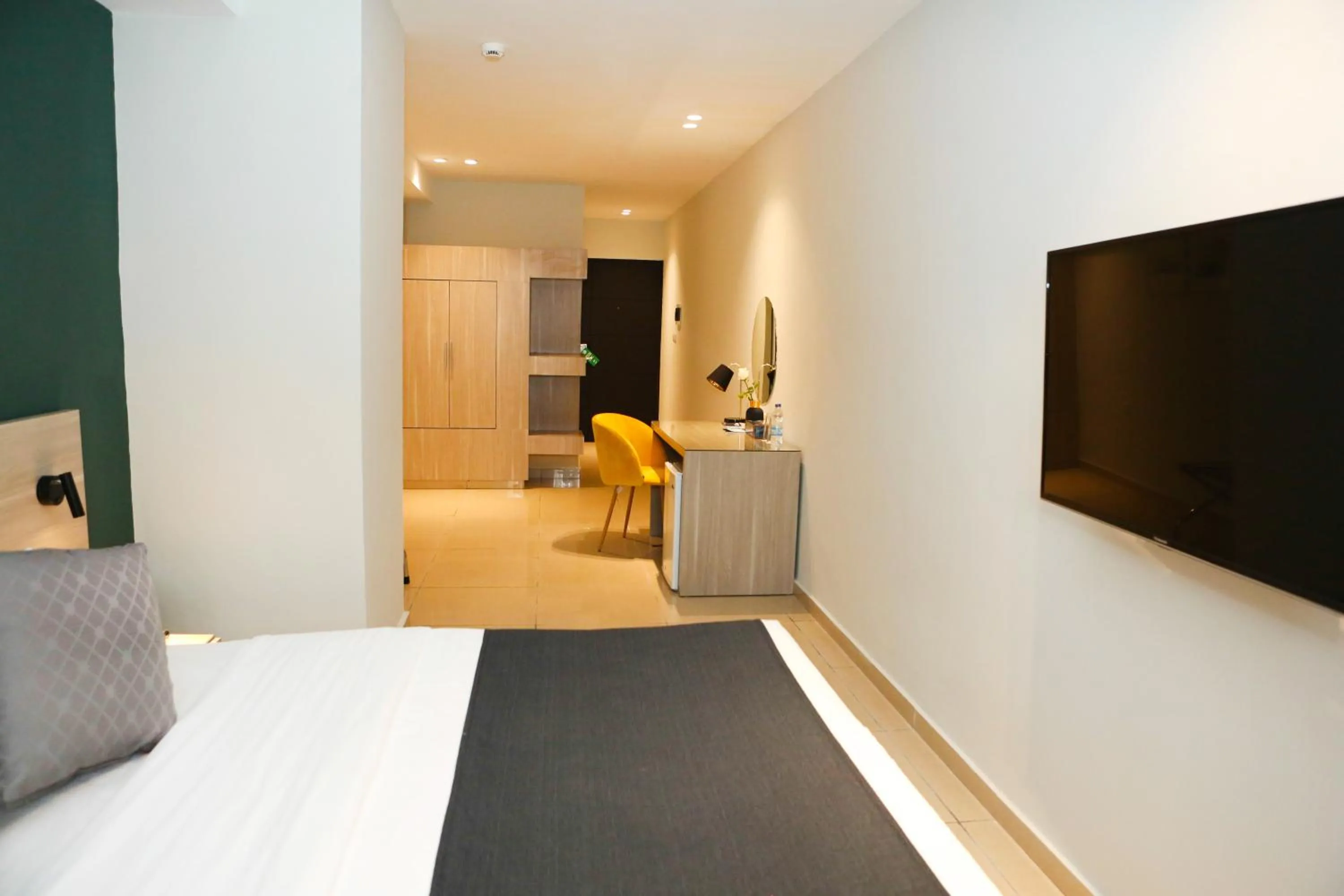 Photo of the whole room, Bed in Hôtel Ivotel Abidjan