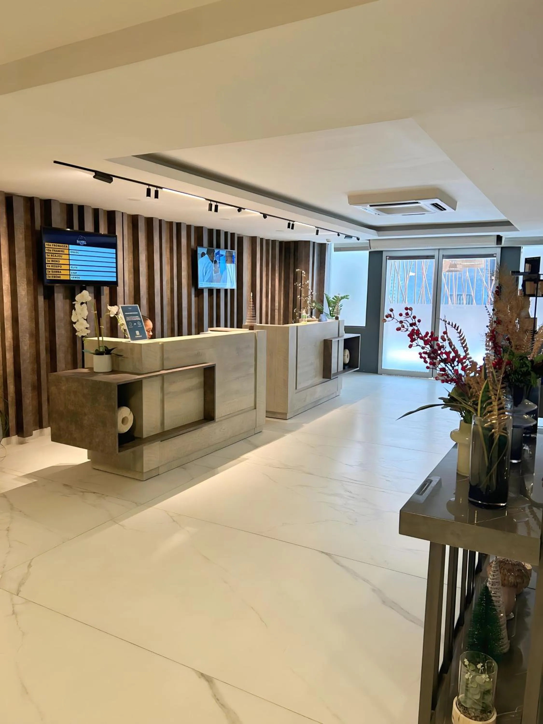Lobby or reception in Hôtel Ivotel Abidjan