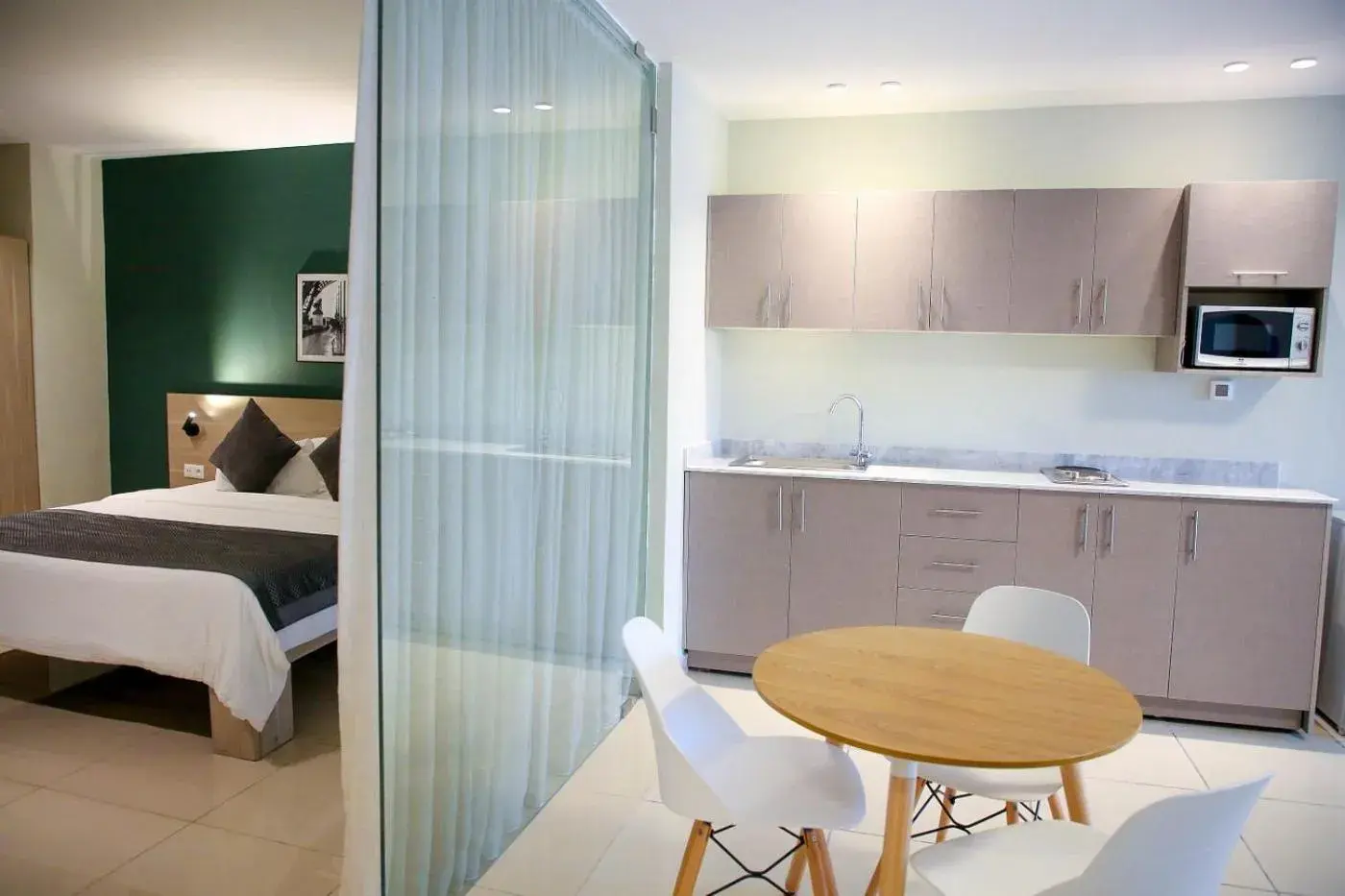 Kitchen or kitchenette, Bed in Hôtel Ivotel Abidjan Kitchen or kitchenette, Bed in Hôtel Ivotel Abidjan