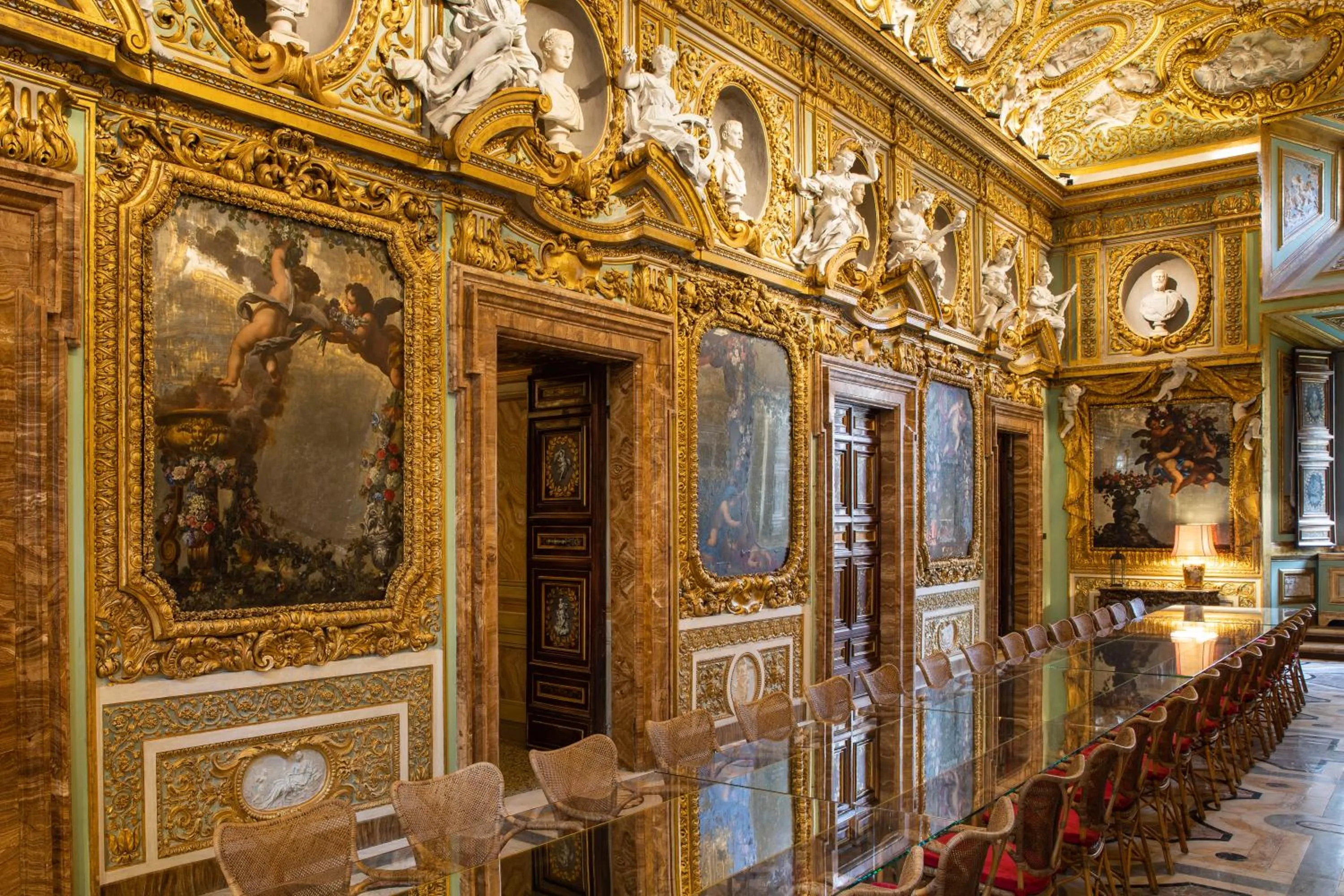 Communal lounge/ TV room in Palazzo Shedir - The Leading Hotels of the World