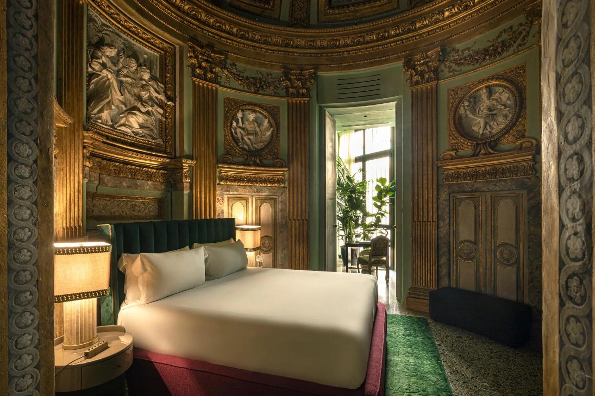 Bed in Palazzo Shedir - The Leading Hotels of the World