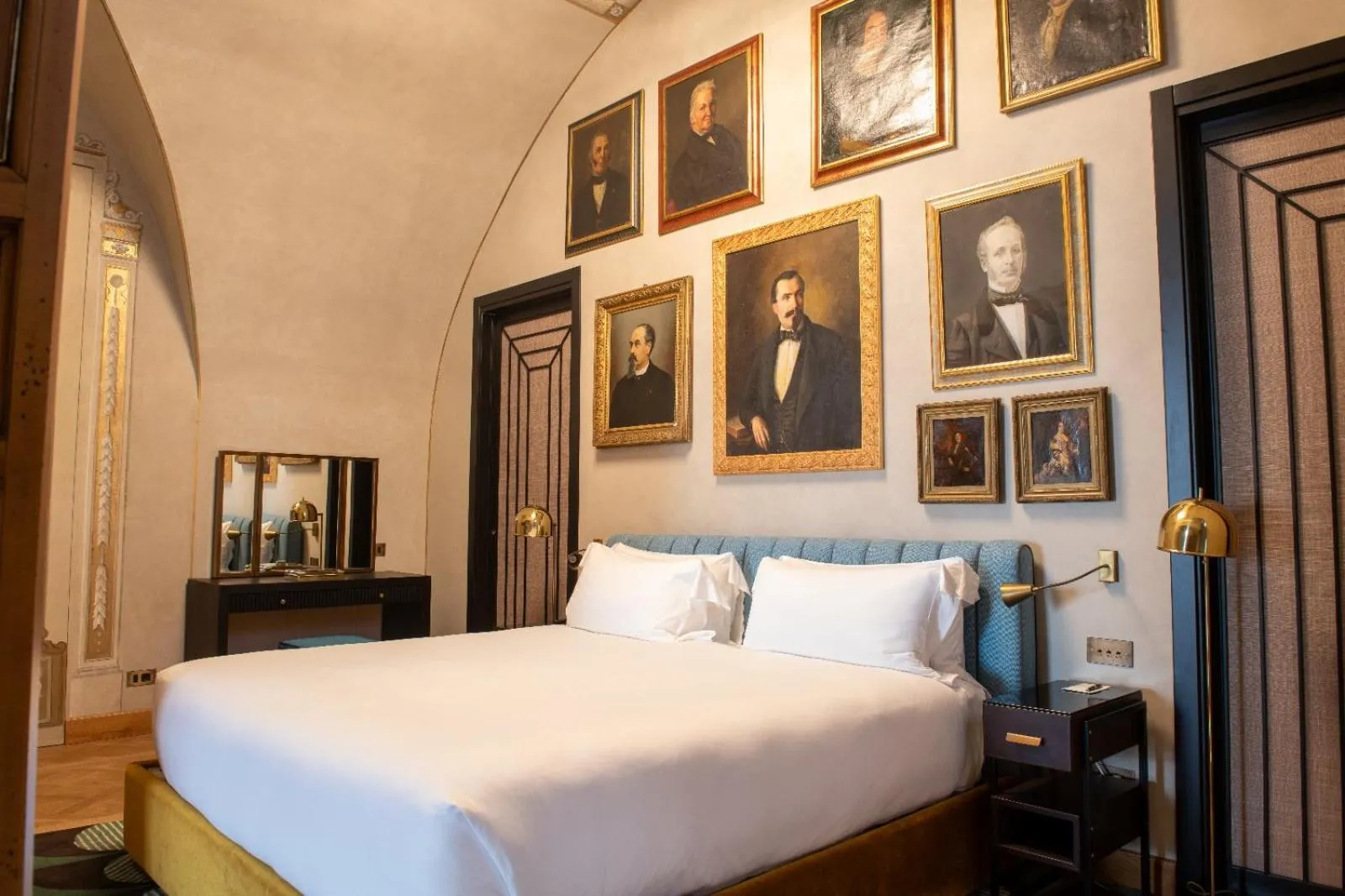 Bed in Palazzo Shedir - The Leading Hotels of the World