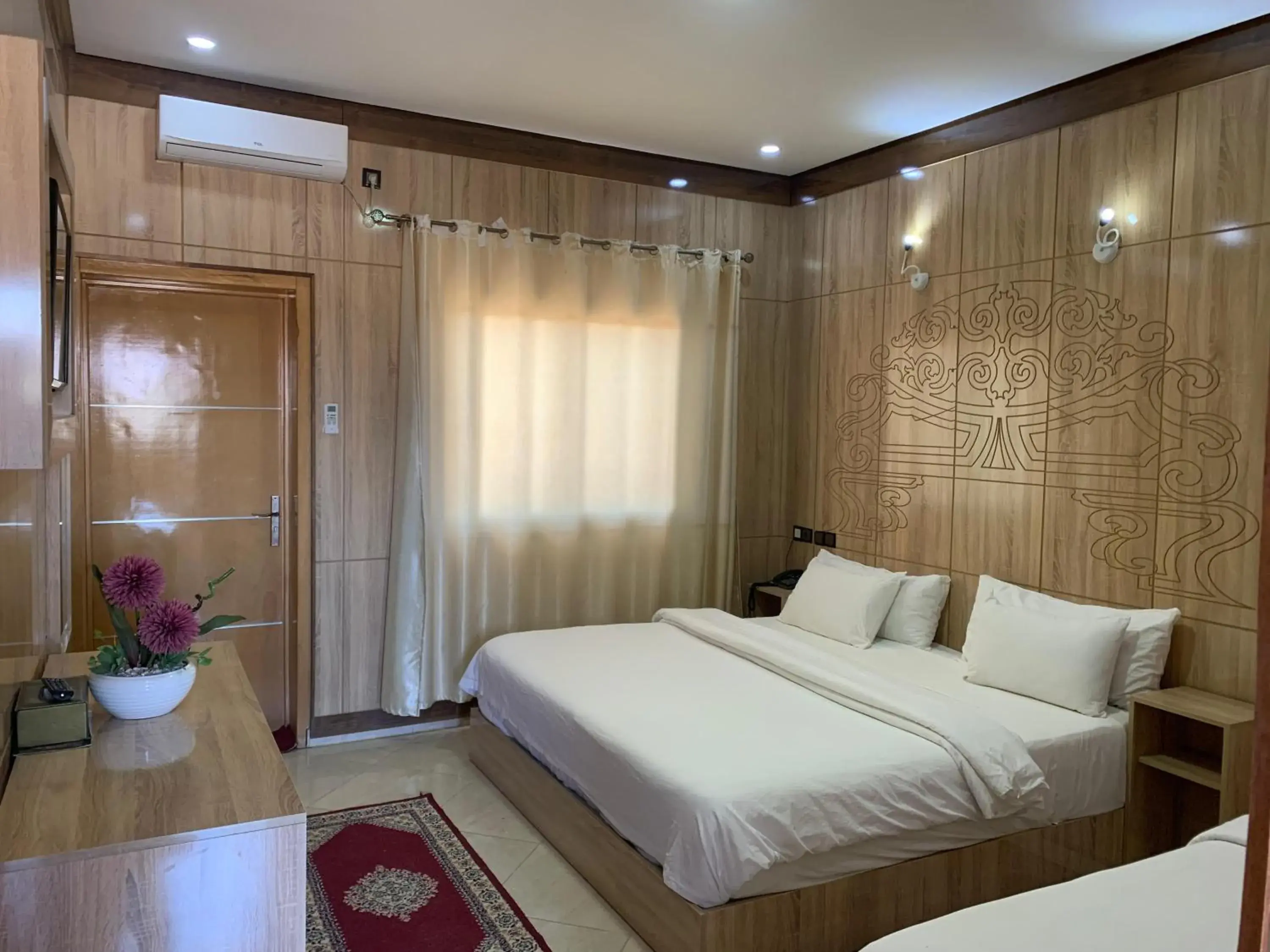 Deluxe Single Room in Hotel Oasis Palace Deluxe Single Room in Hotel Oasis Palace