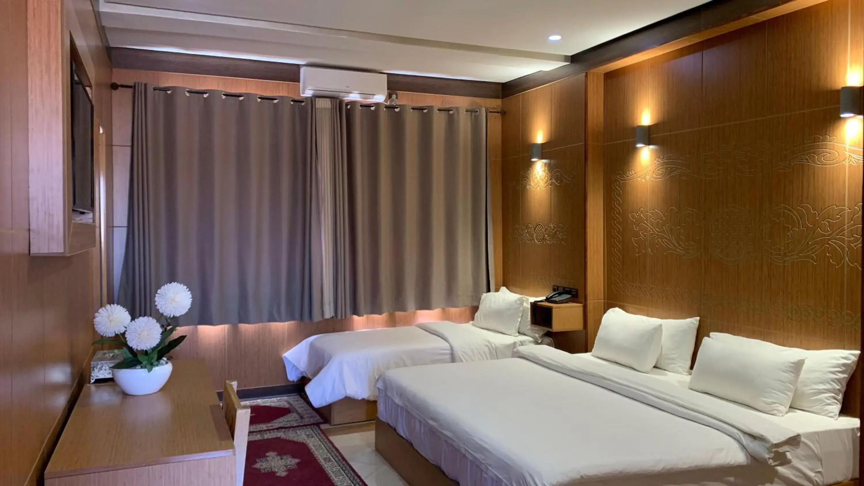 Superior Double Room in Hotel Oasis Palace Superior Double Room in Hotel Oasis Palace