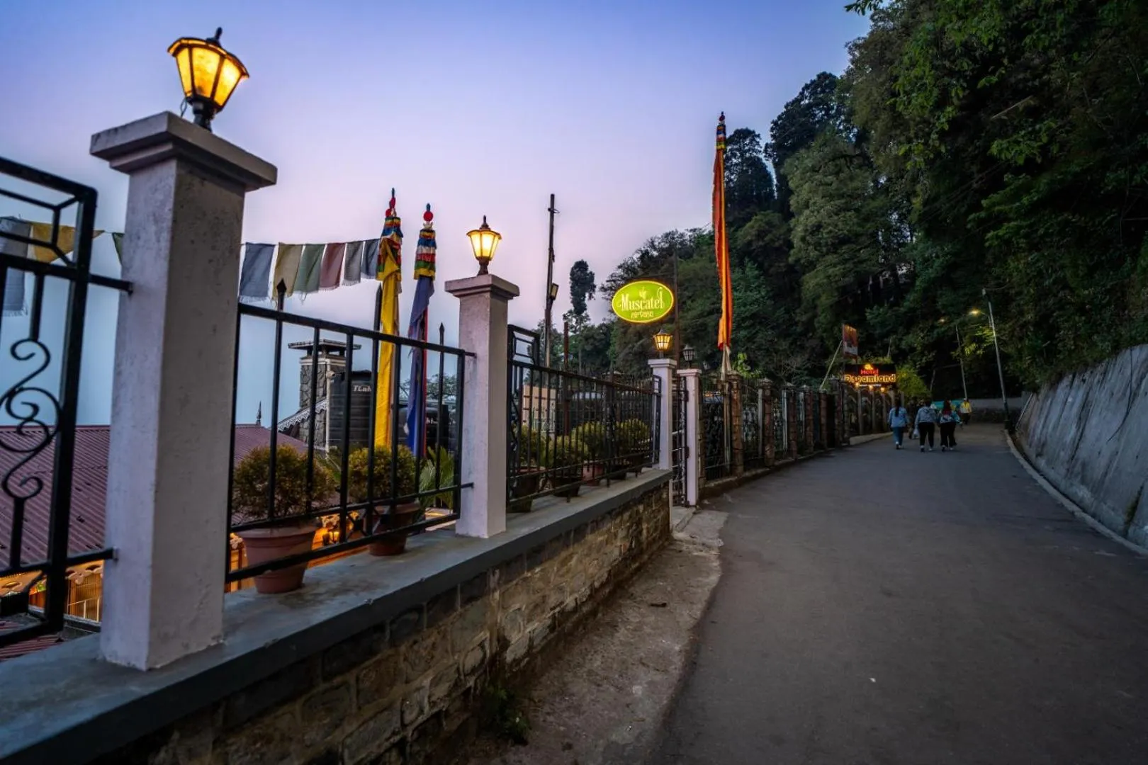 Facade/entrance in Muscatel Nirvana – At The Mall Road