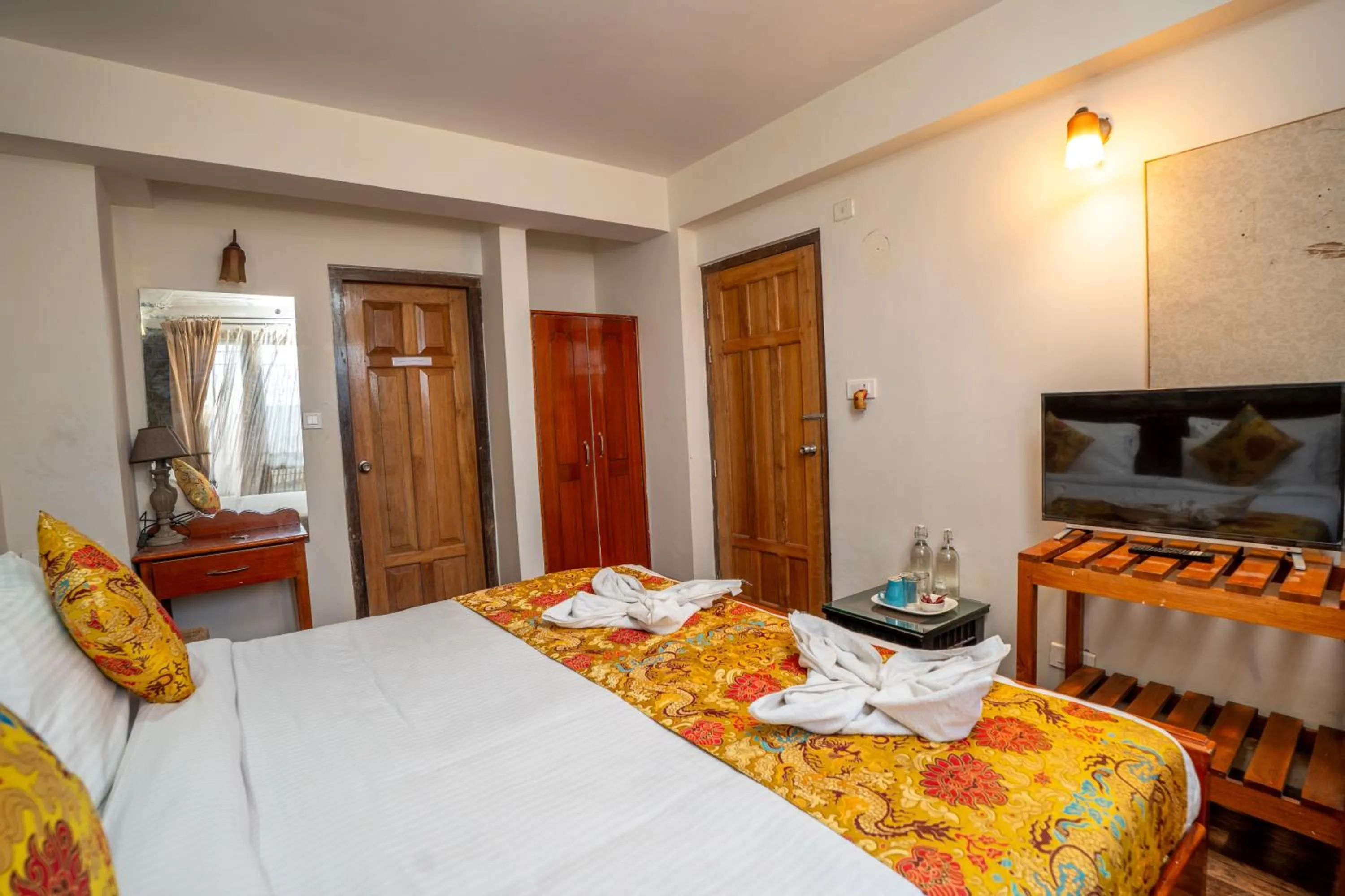 Bed in Muscatel Nirvana – At The Mall Road