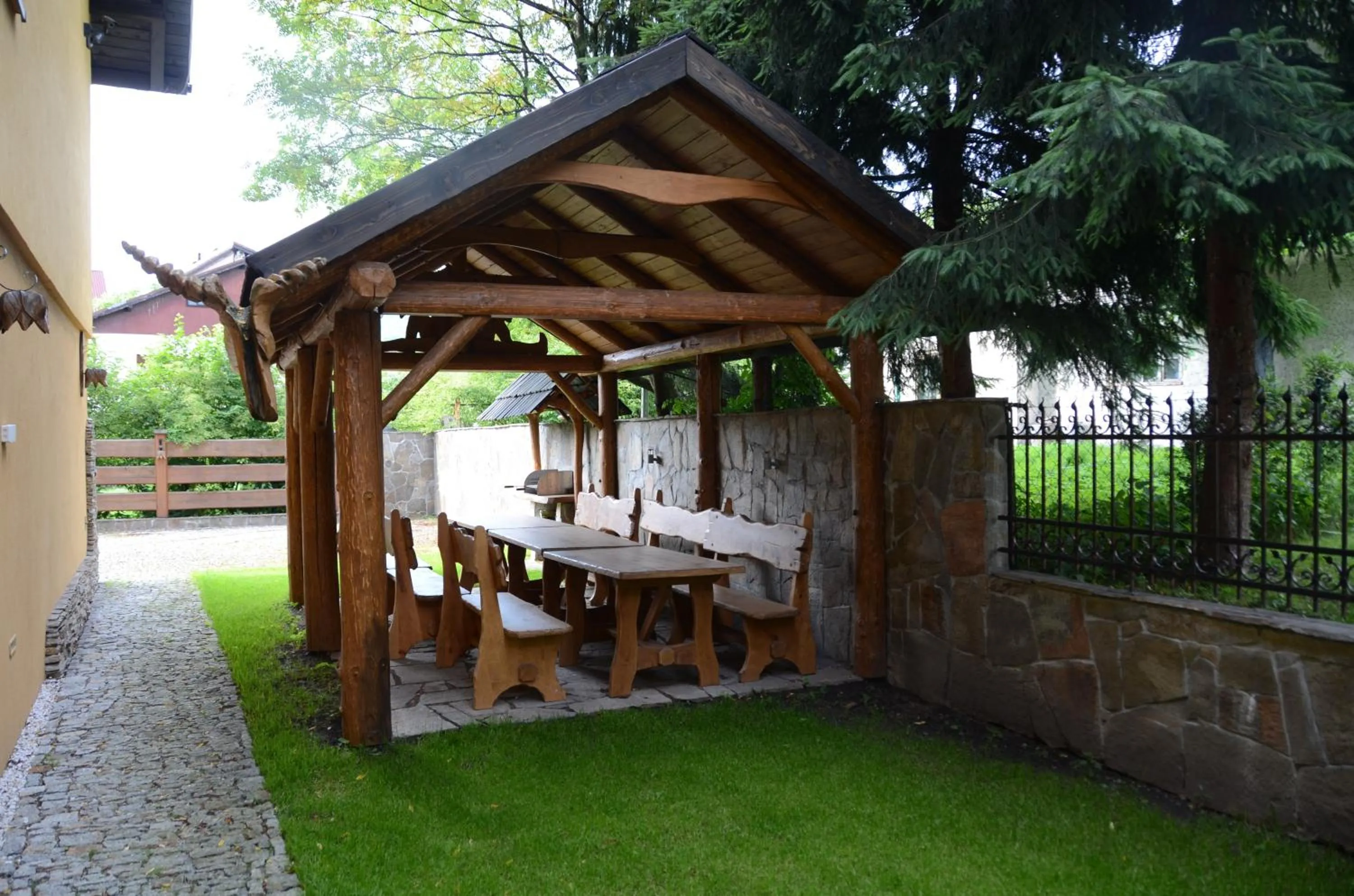 Area and facilities in Villa Miłosna