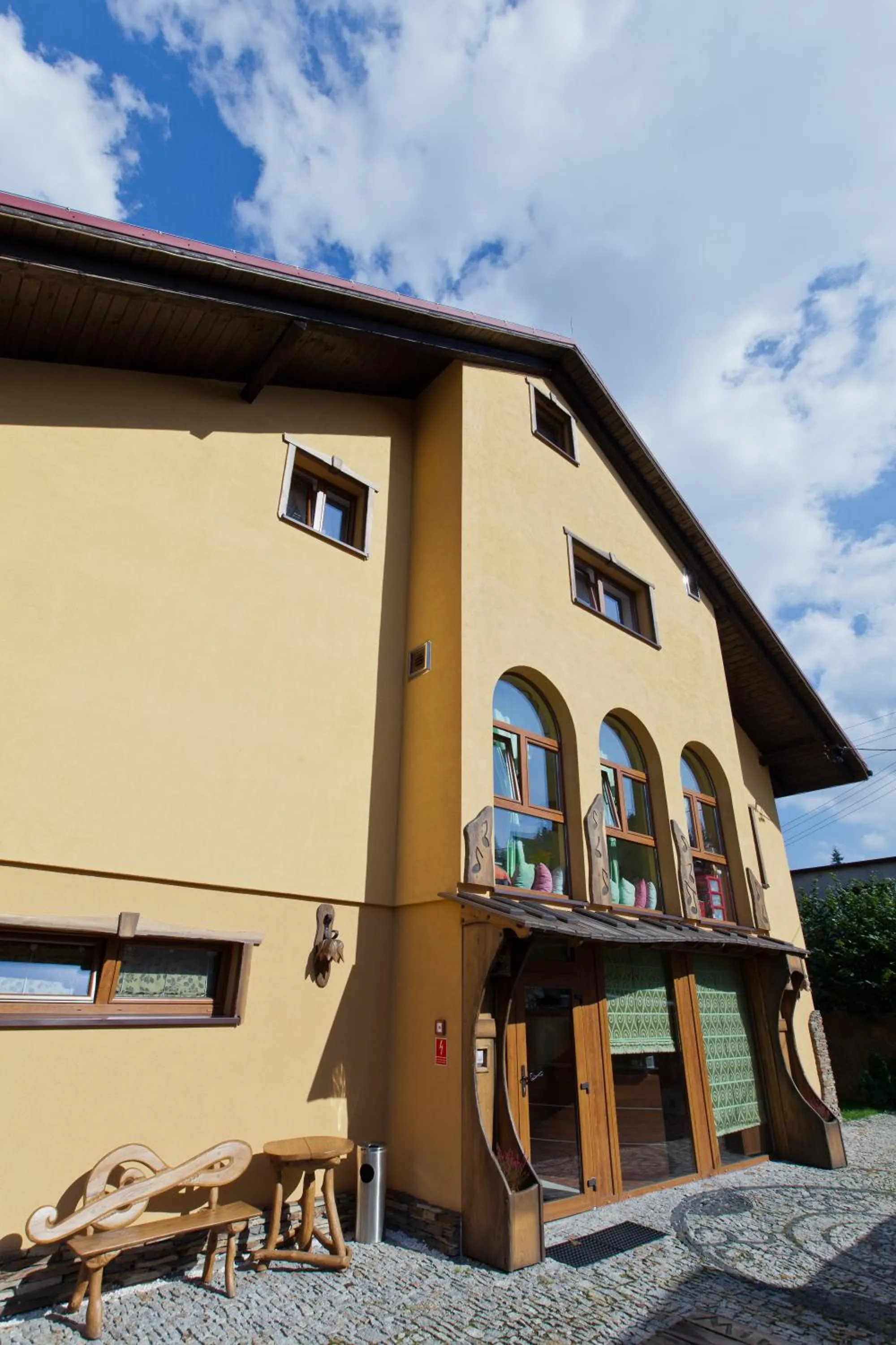 Facade/entrance in Villa Miłosna