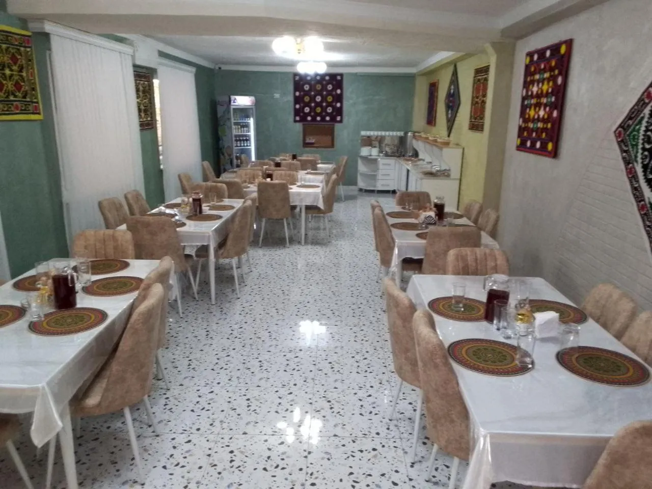 Restaurant/places to eat in Al-Qal`a