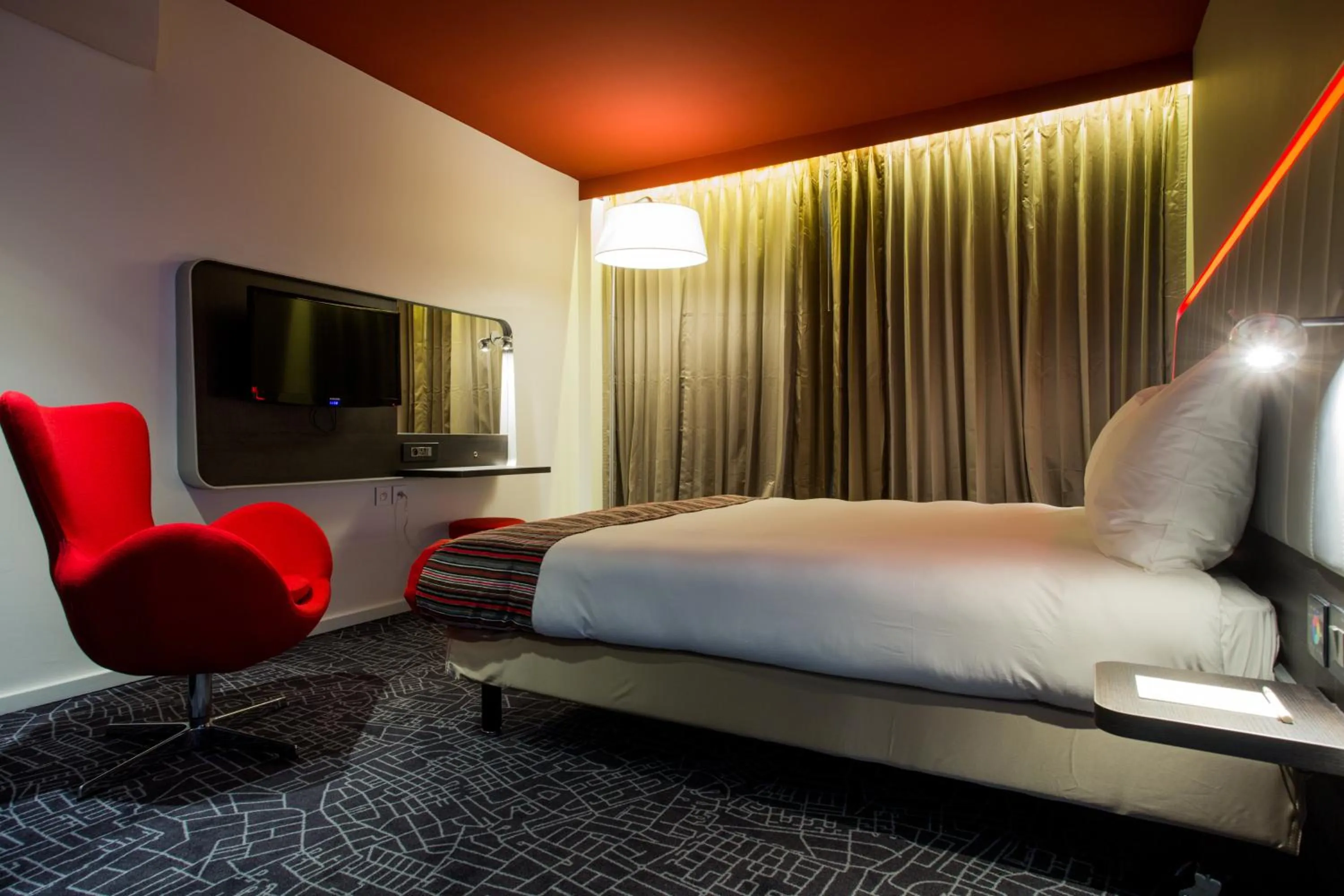 Bedroom, Bed in Park Inn by Radisson Libreville