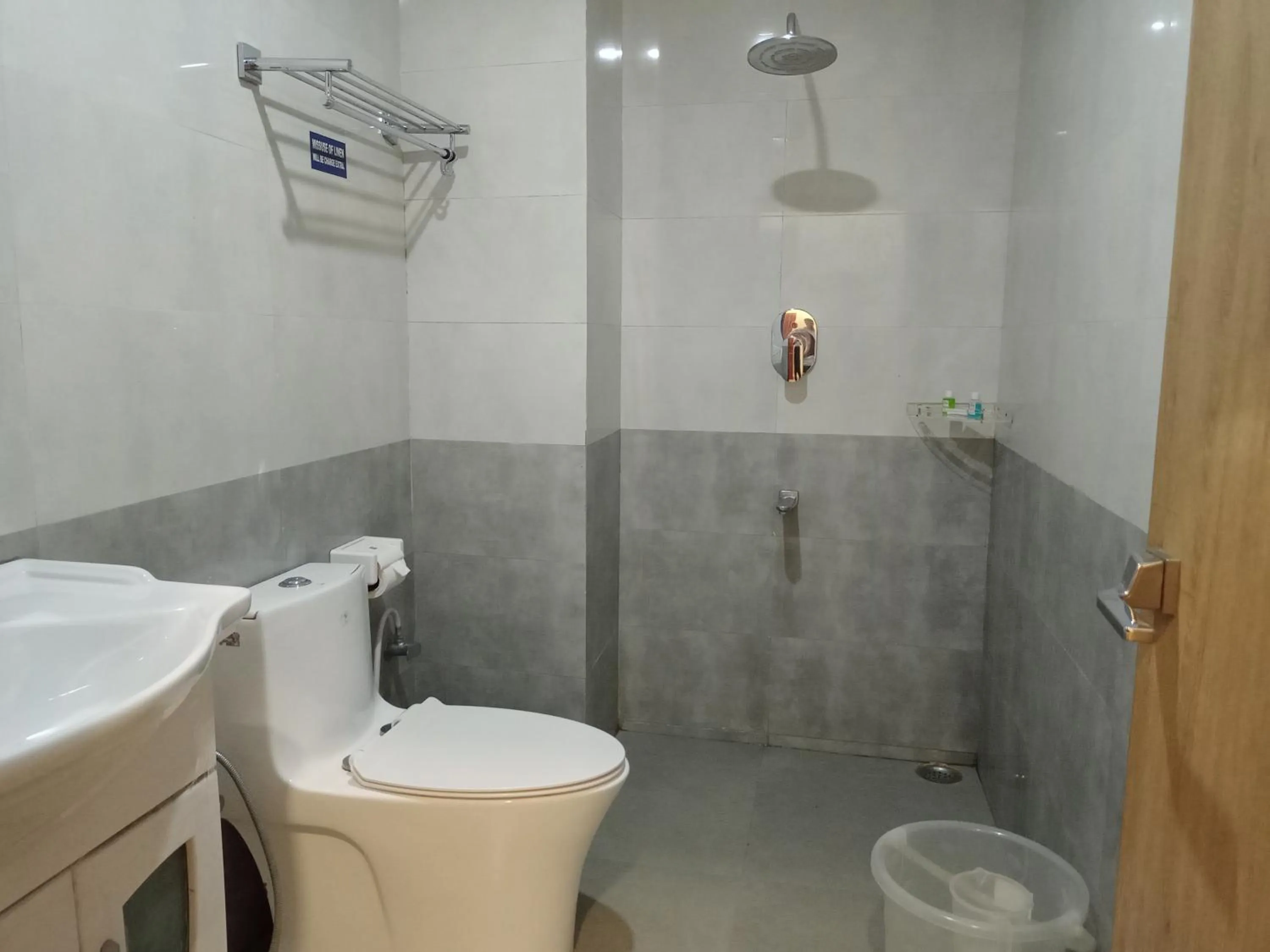 Shower in Dichang Resorts
