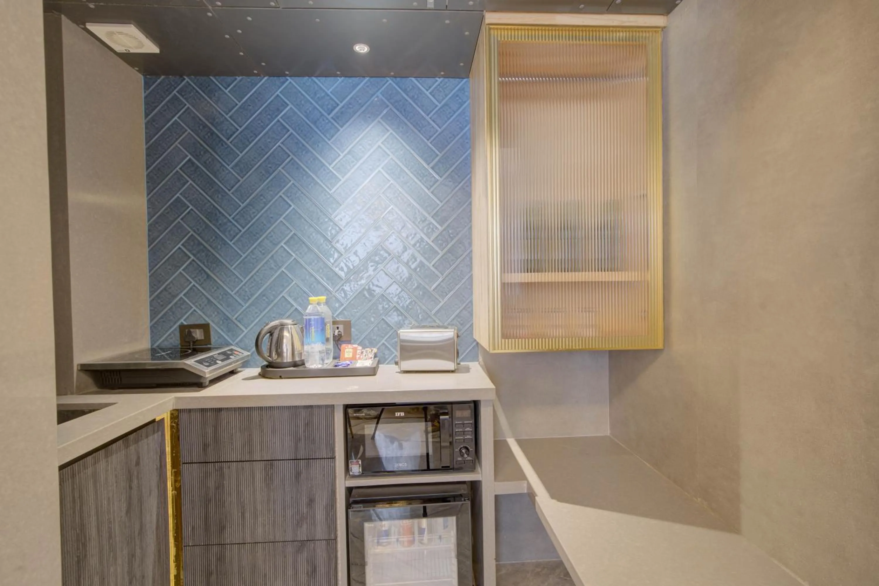 Kitchen or kitchenette in Empire Platinum Suites-Luxury Aparthotel Central Delhi