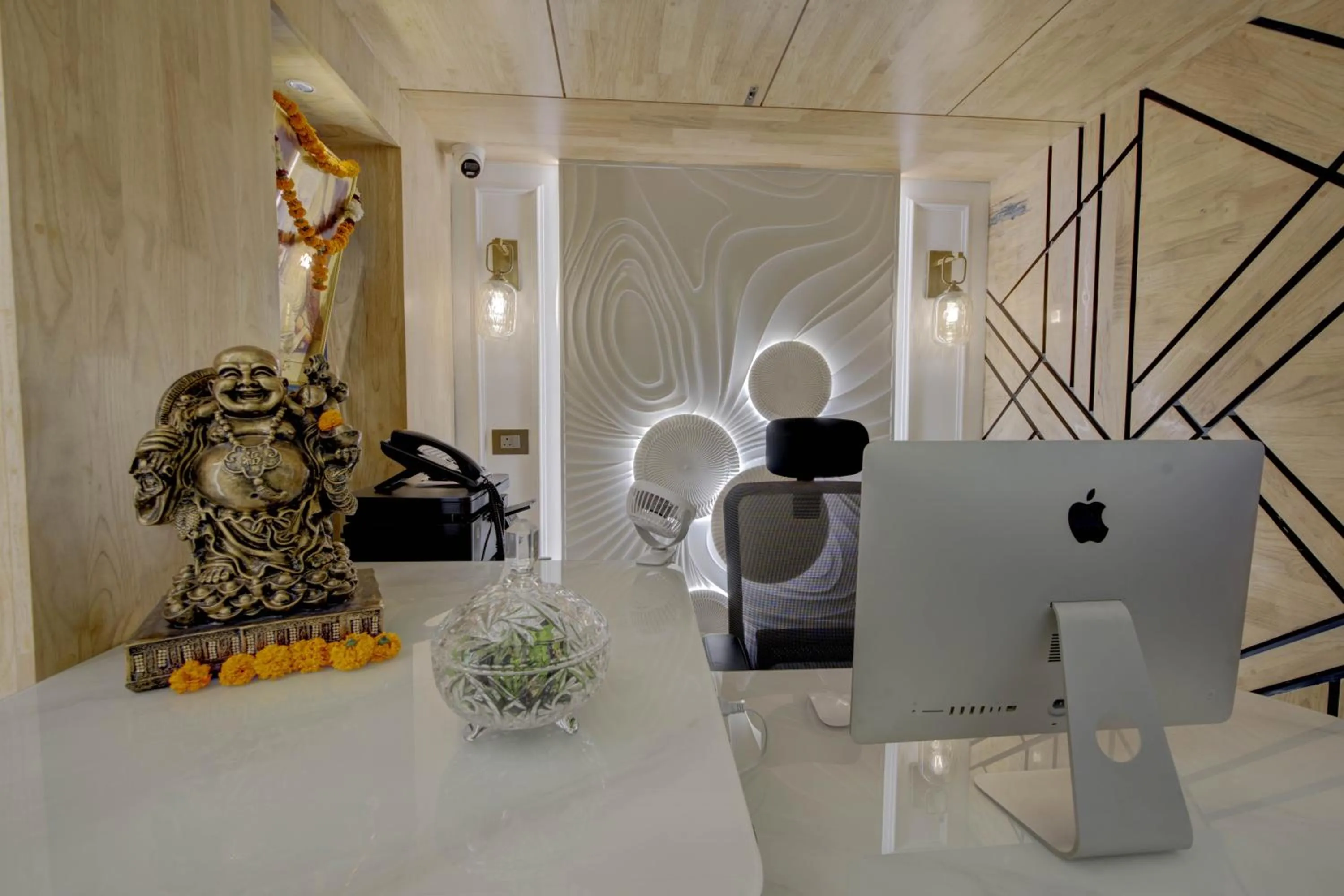 Lobby or reception in Empire Platinum Suites-Luxury Aparthotel Central Delhi