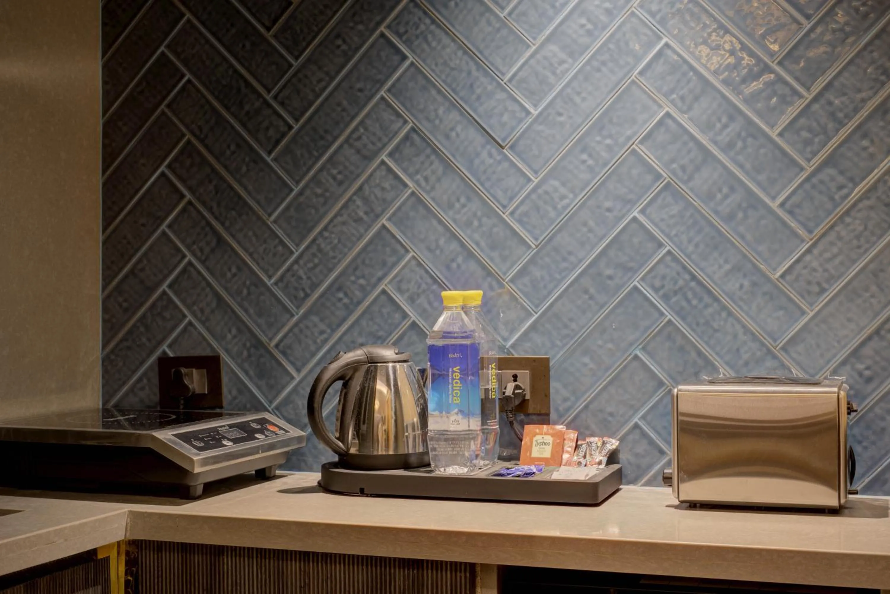 Coffee/tea facilities in Empire Platinum Suites-Luxury Aparthotel Central Delhi