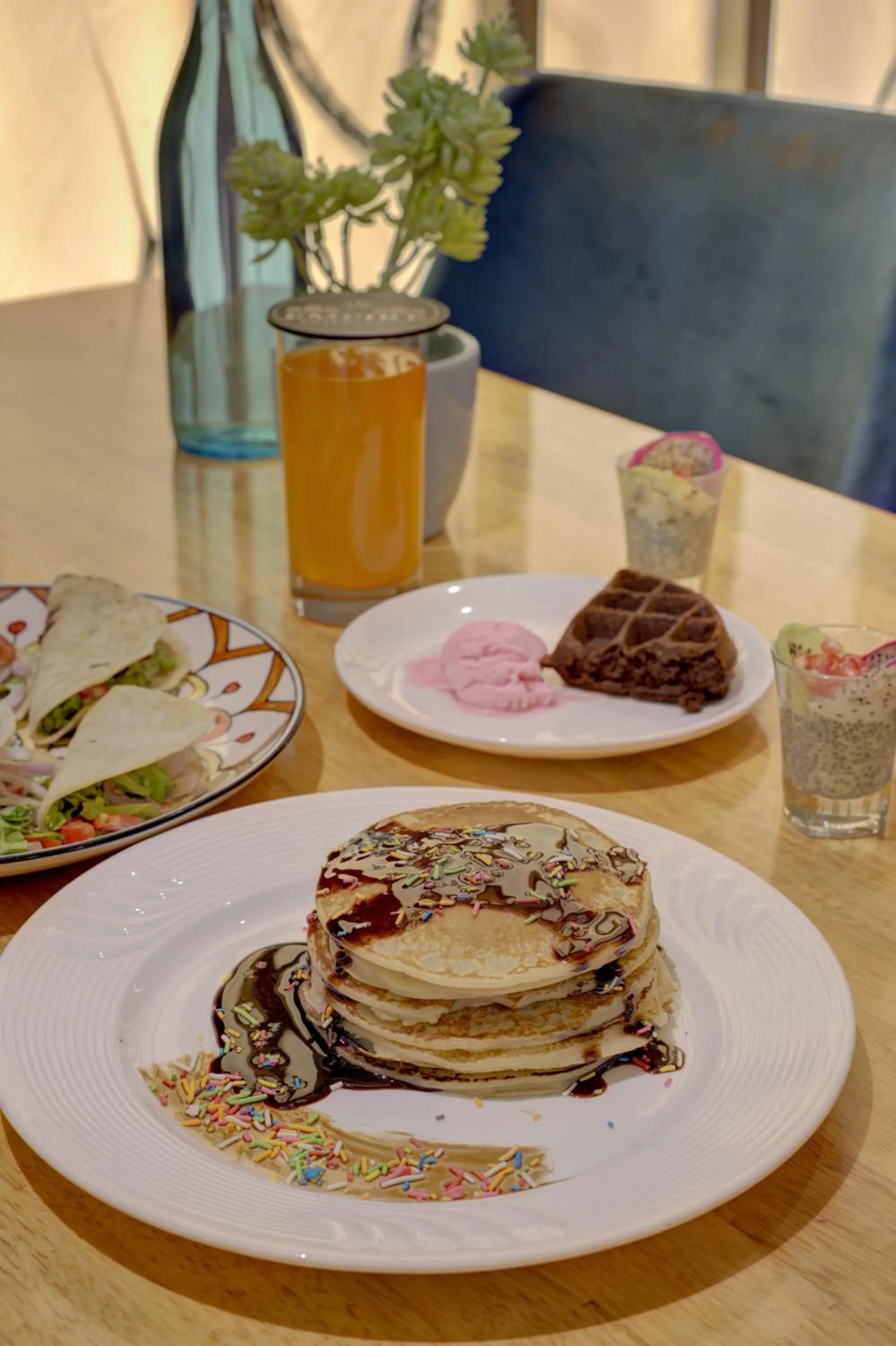 Food and drinks in Empire Platinum Suites-Luxury Aparthotel Central Delhi