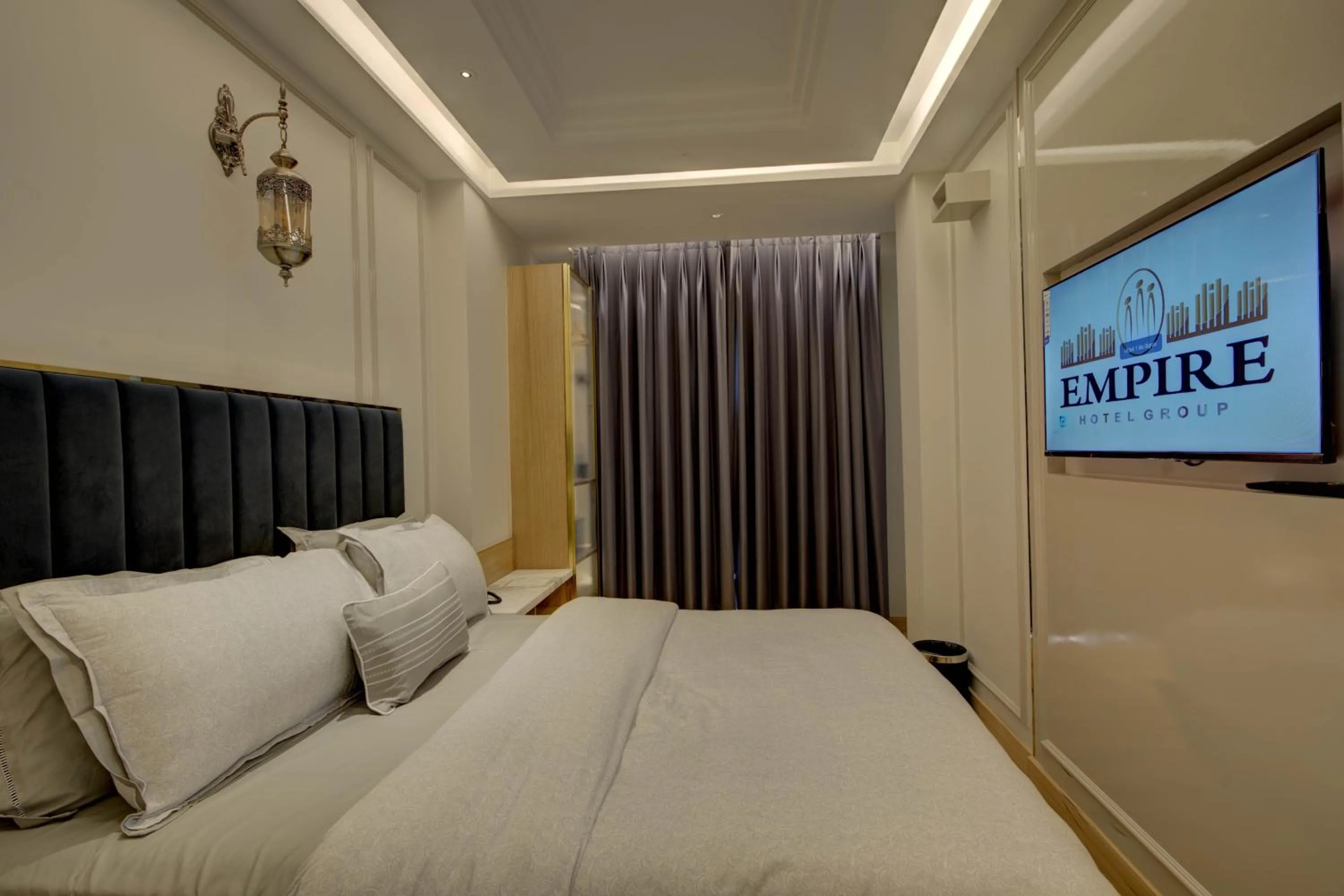 Bed in Empire Platinum Suites-Luxury Aparthotel Central Delhi