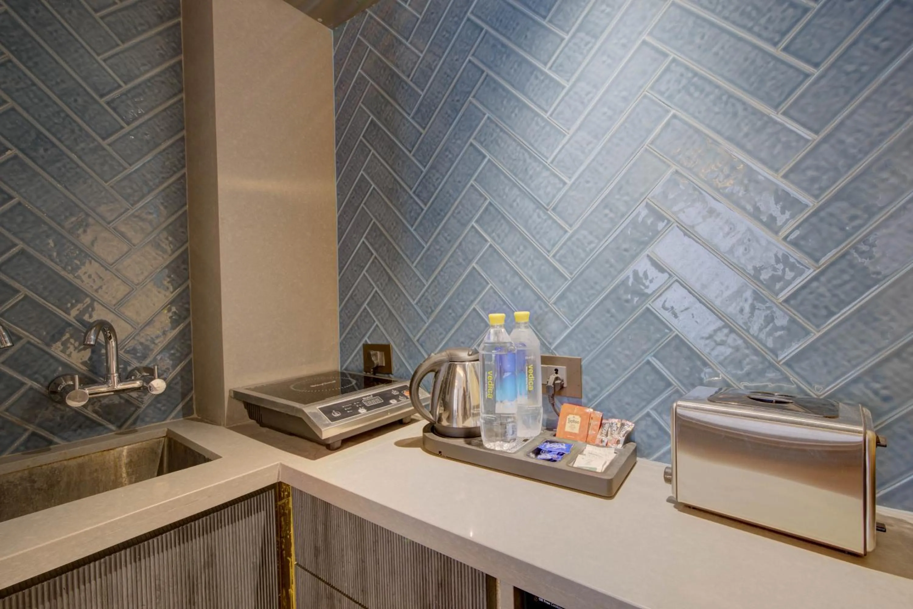 Coffee/tea facilities in Empire Platinum Suites-Luxury Aparthotel Central Delhi
