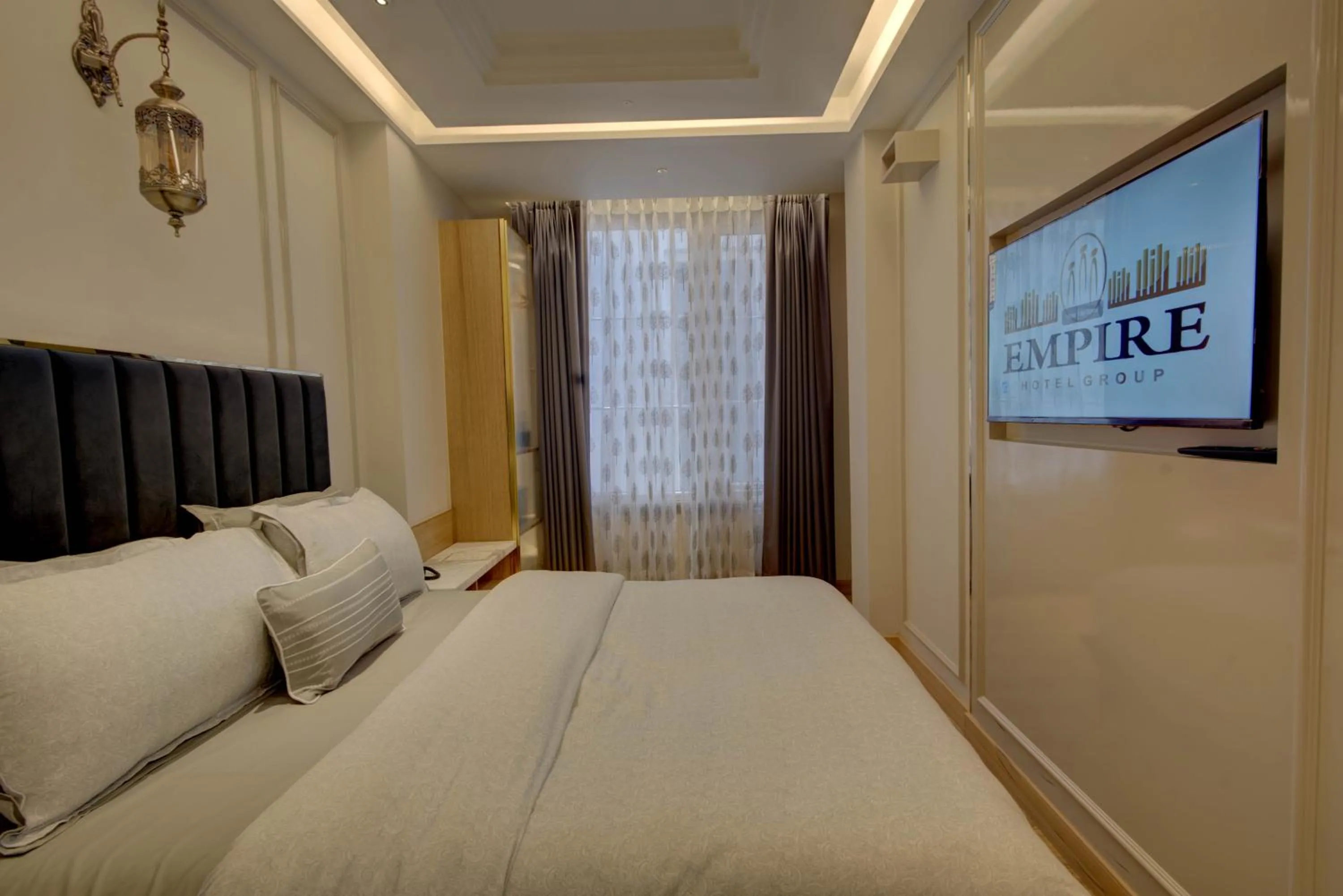 Bed in Empire Platinum Suites-Luxury Aparthotel Central Delhi