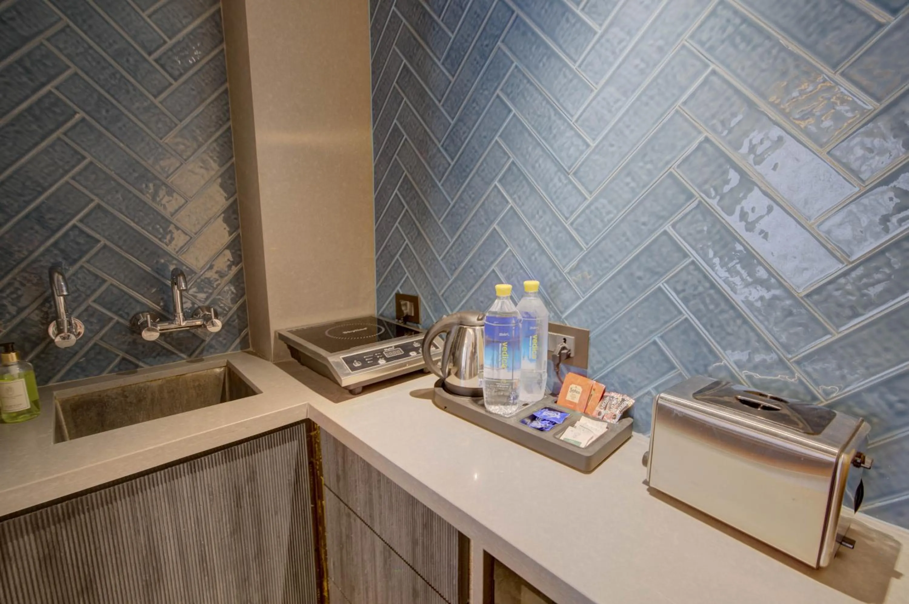 Kitchen or kitchenette in Empire Platinum Suites-Luxury Aparthotel Central Delhi