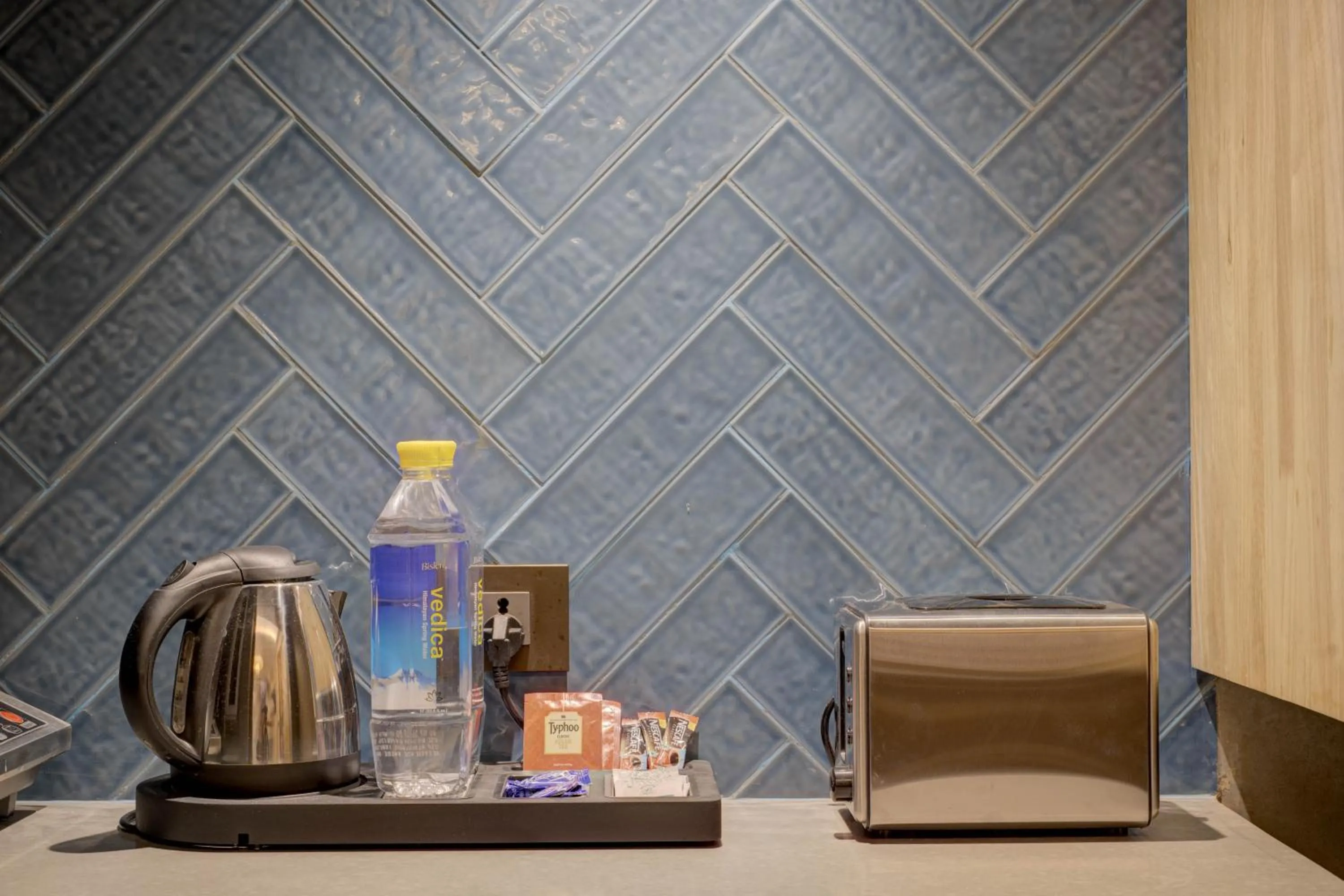 Coffee/tea facilities in Empire Platinum Suites-Luxury Aparthotel Central Delhi