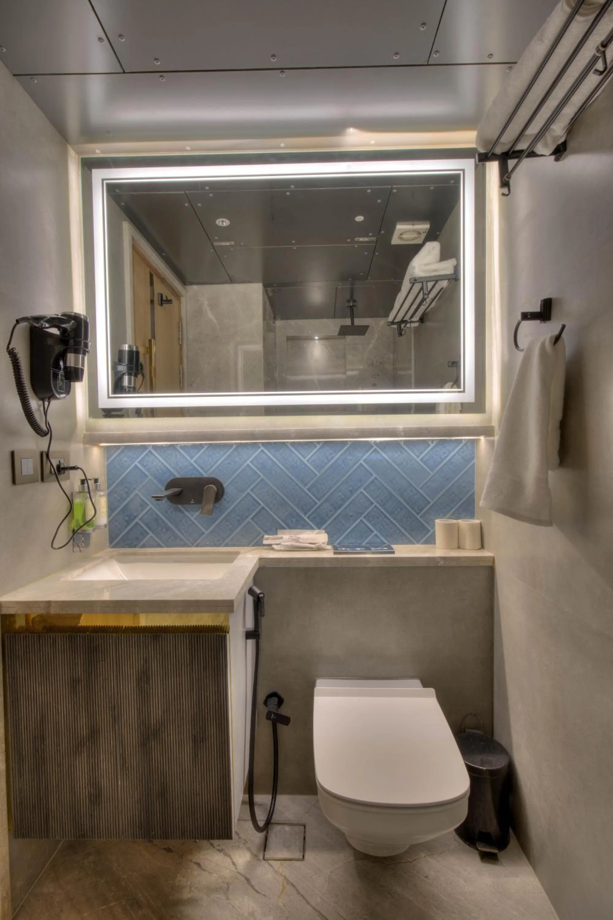 Toilet in Empire Platinum Suites-Luxury Aparthotel Central Delhi