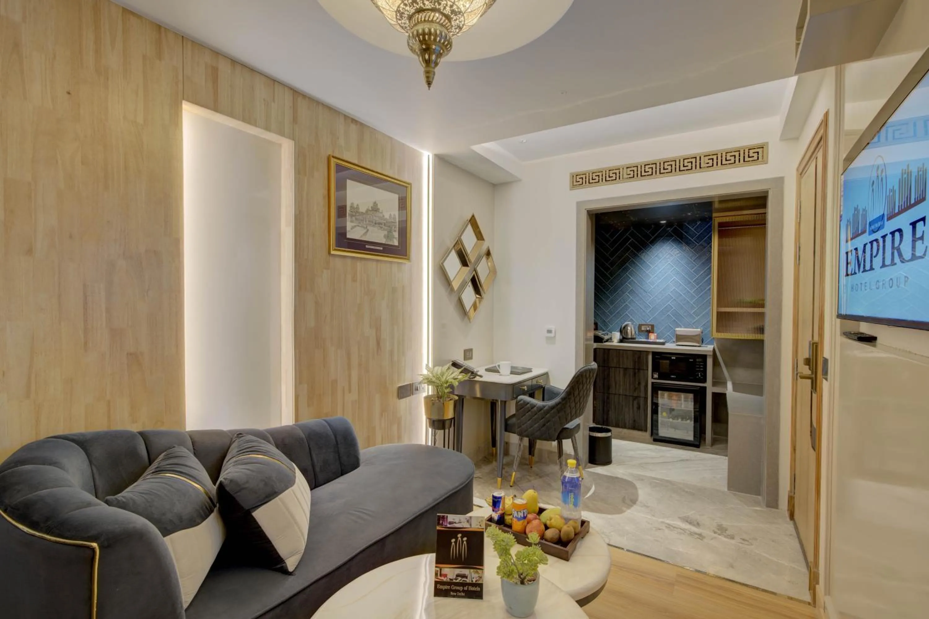 Communal lounge/ TV room in Empire Platinum Suites-Luxury Aparthotel Central Delhi