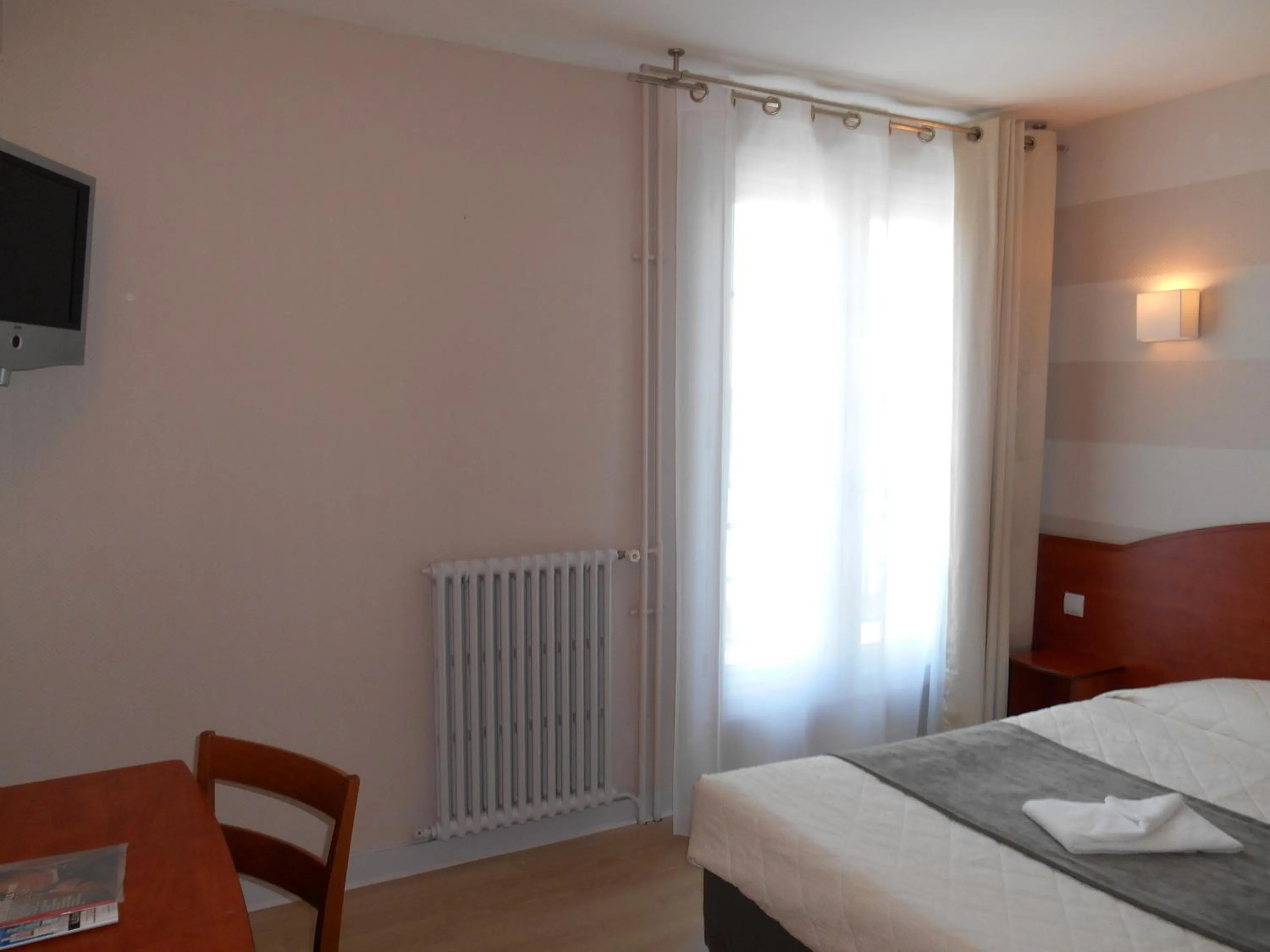 Bedroom, Bed in Hôtel Le Rupella