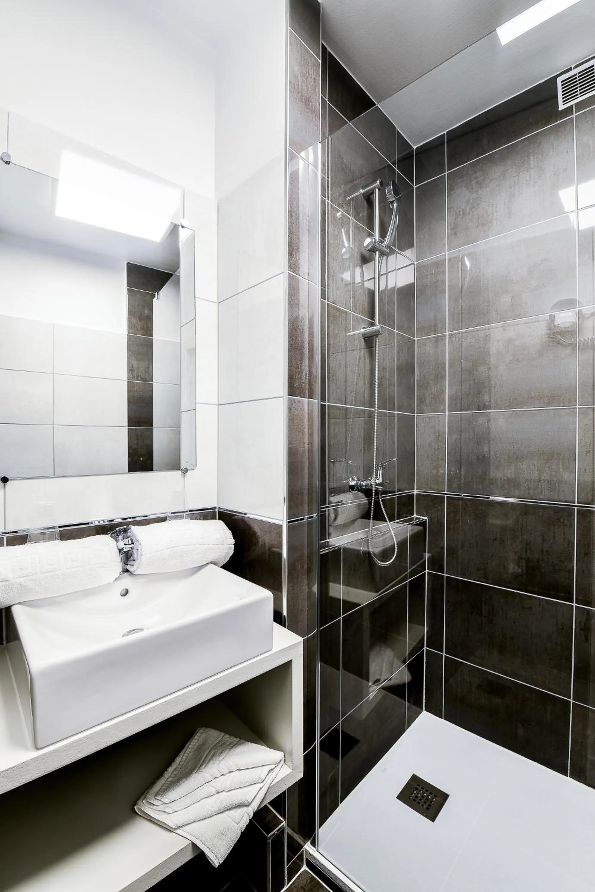 Bed in Hôtel Le Rupella