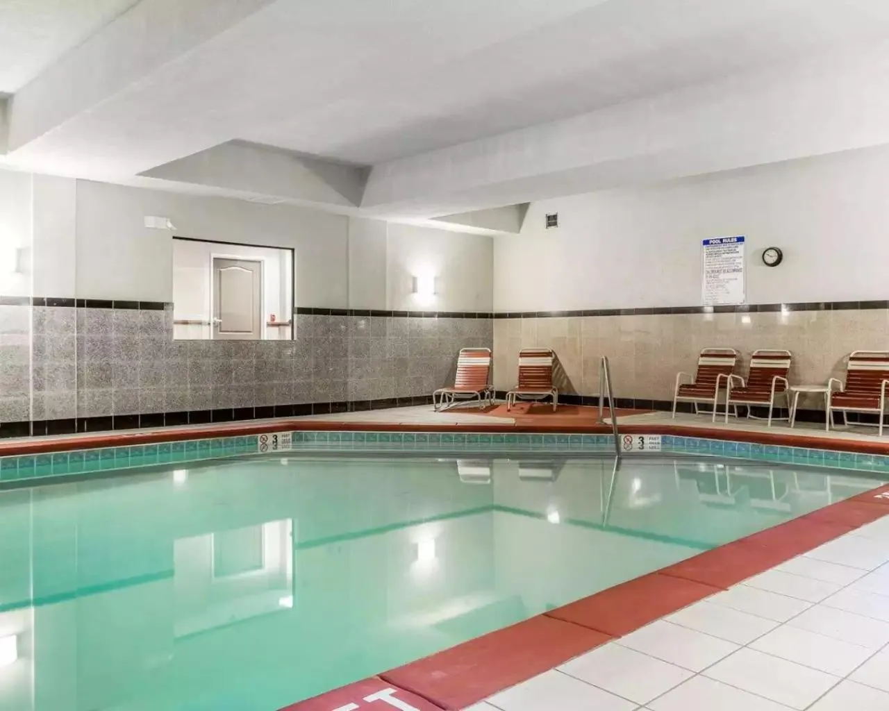 Swimming pool in Comfort Suites Morrow- Atlanta South
