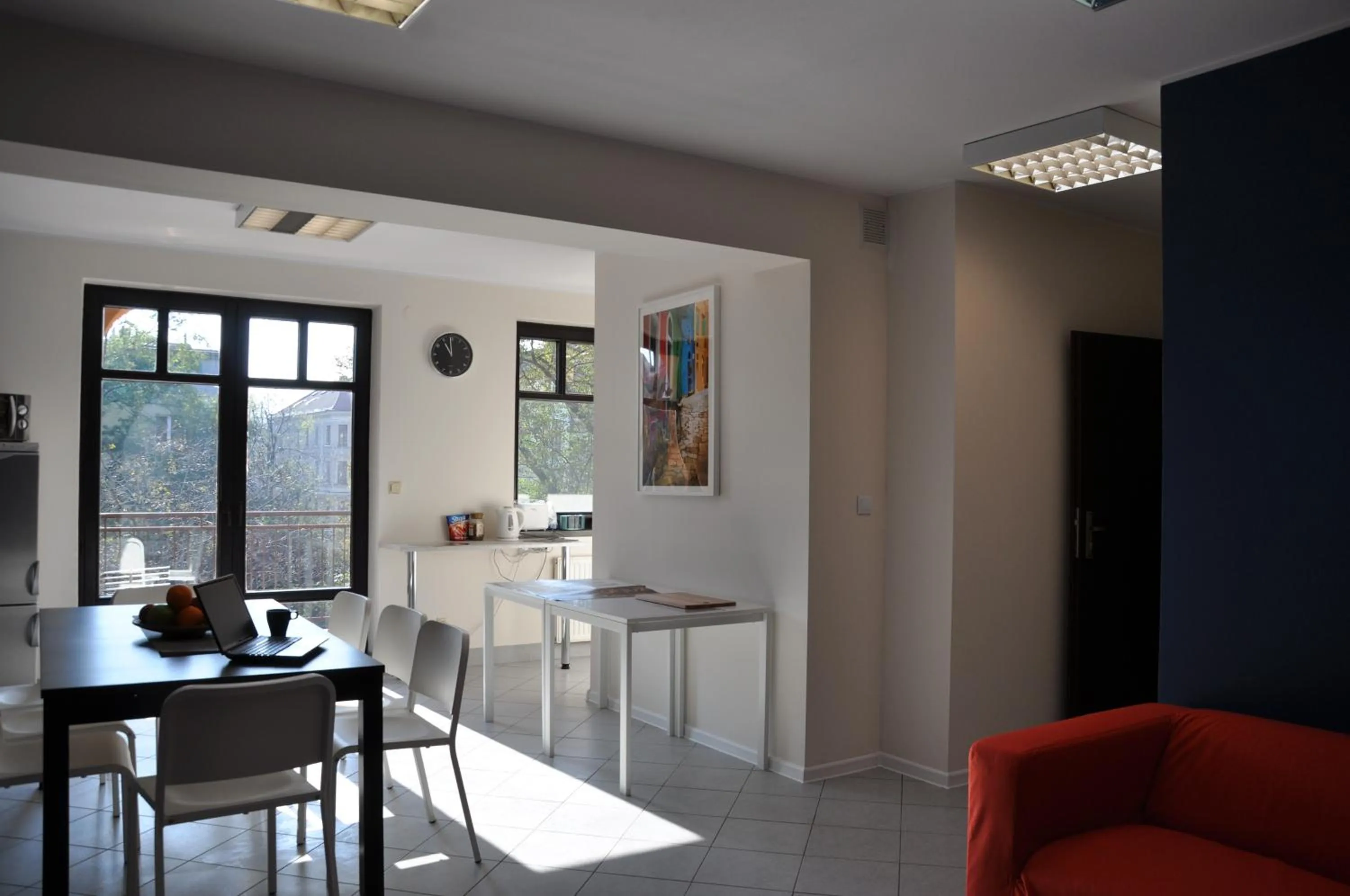 Communal lounge/ TV room in Hello Hostel & Apartments