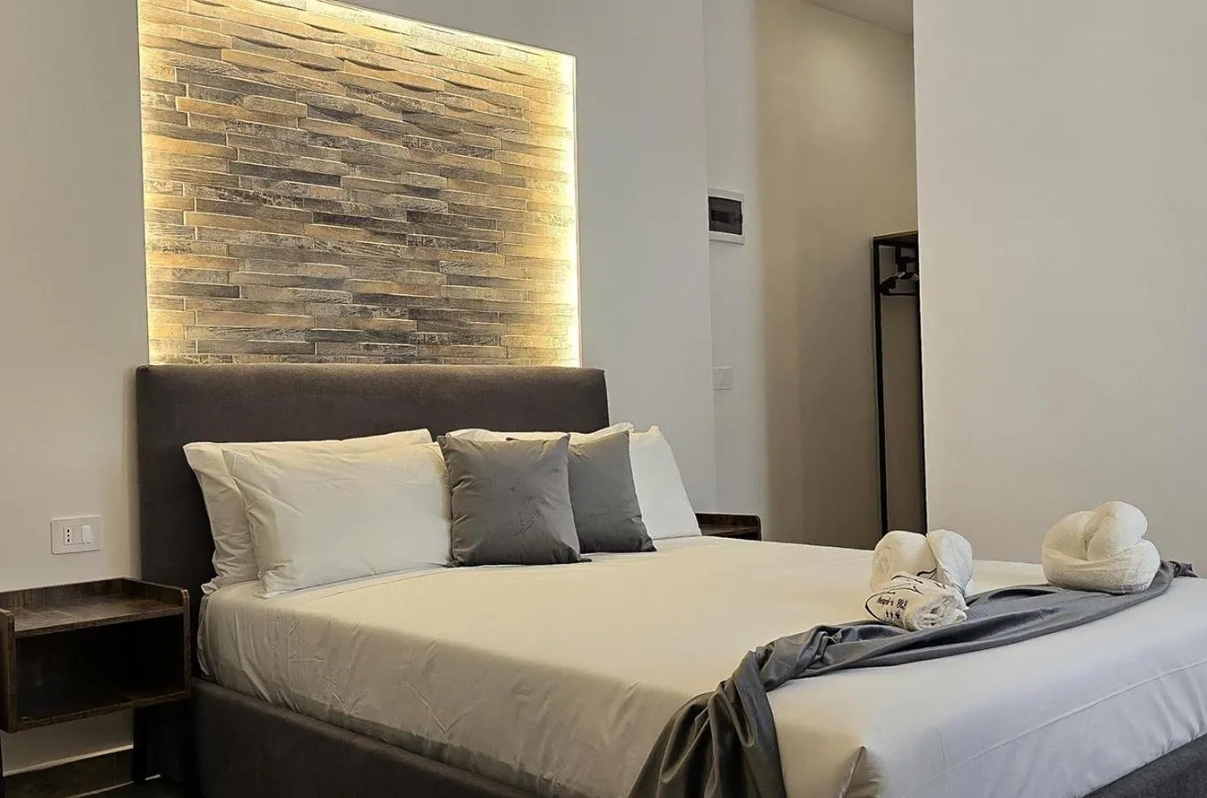 Bed in Neapoli-In