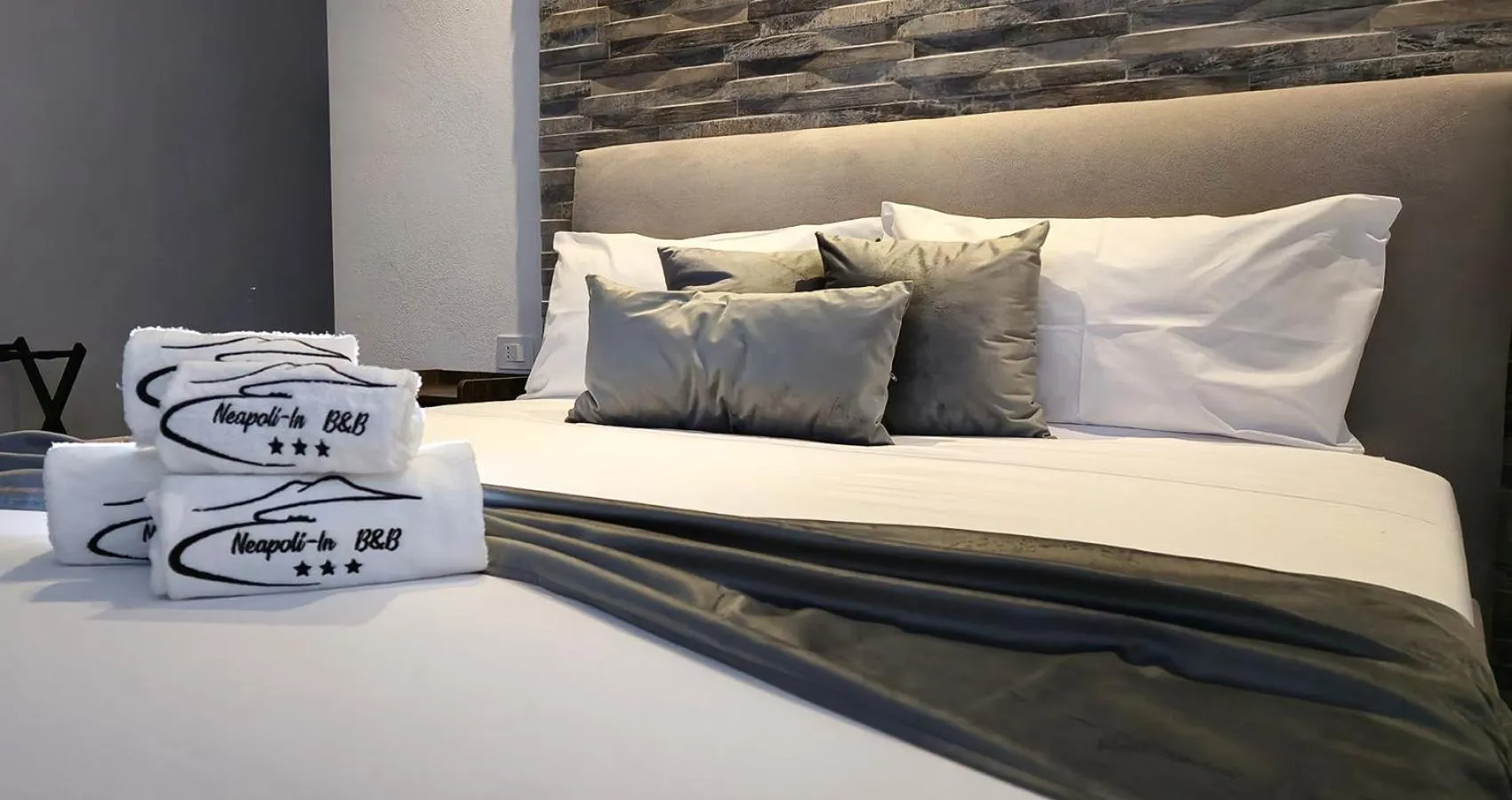 Bed in Neapoli-In