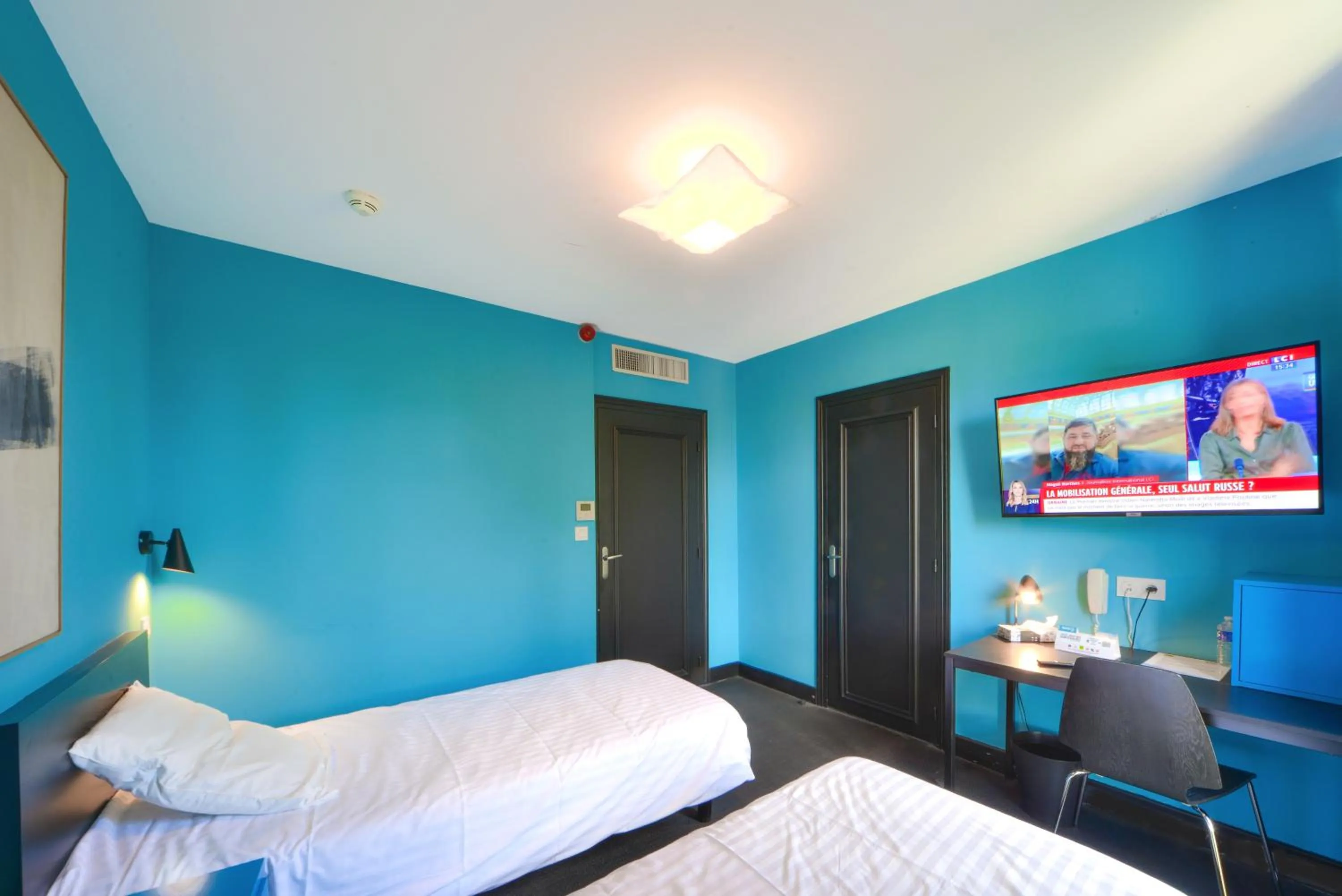 Bed in Logis - Hotel Restaurant La Mire