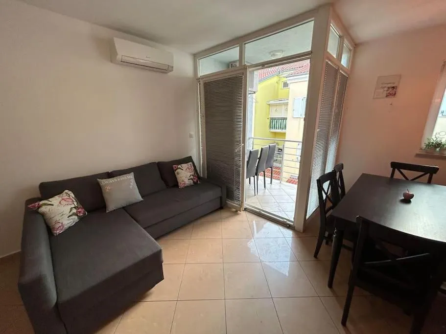 Living room in Dua Al Mar with Parking and Balcony
