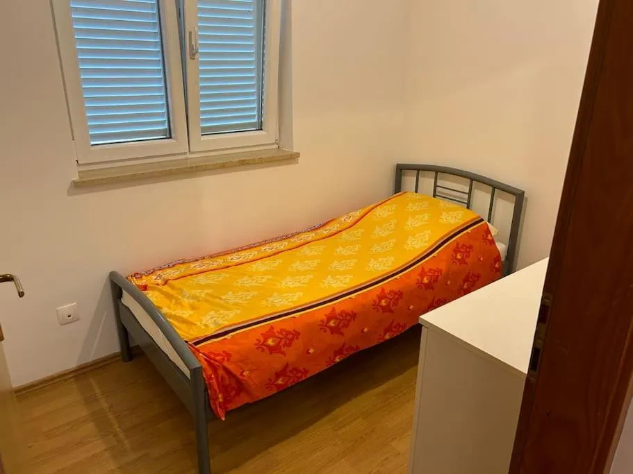 Bed in Dua Al Mar with Parking and Balcony