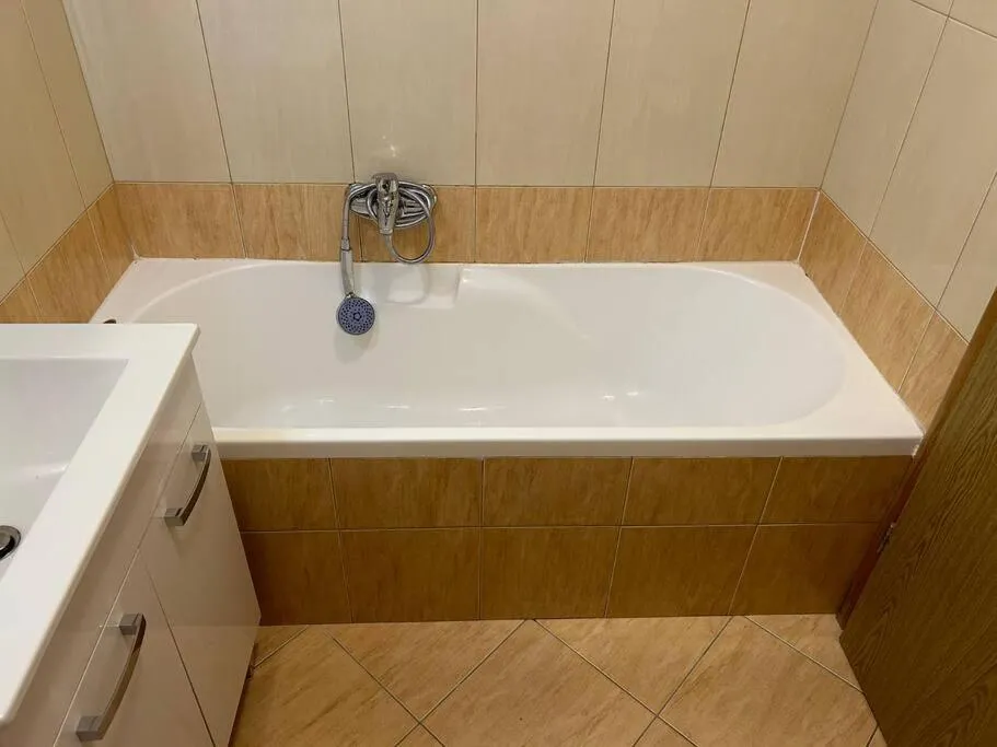 Bathroom in Dua Al Mar with Parking and Balcony