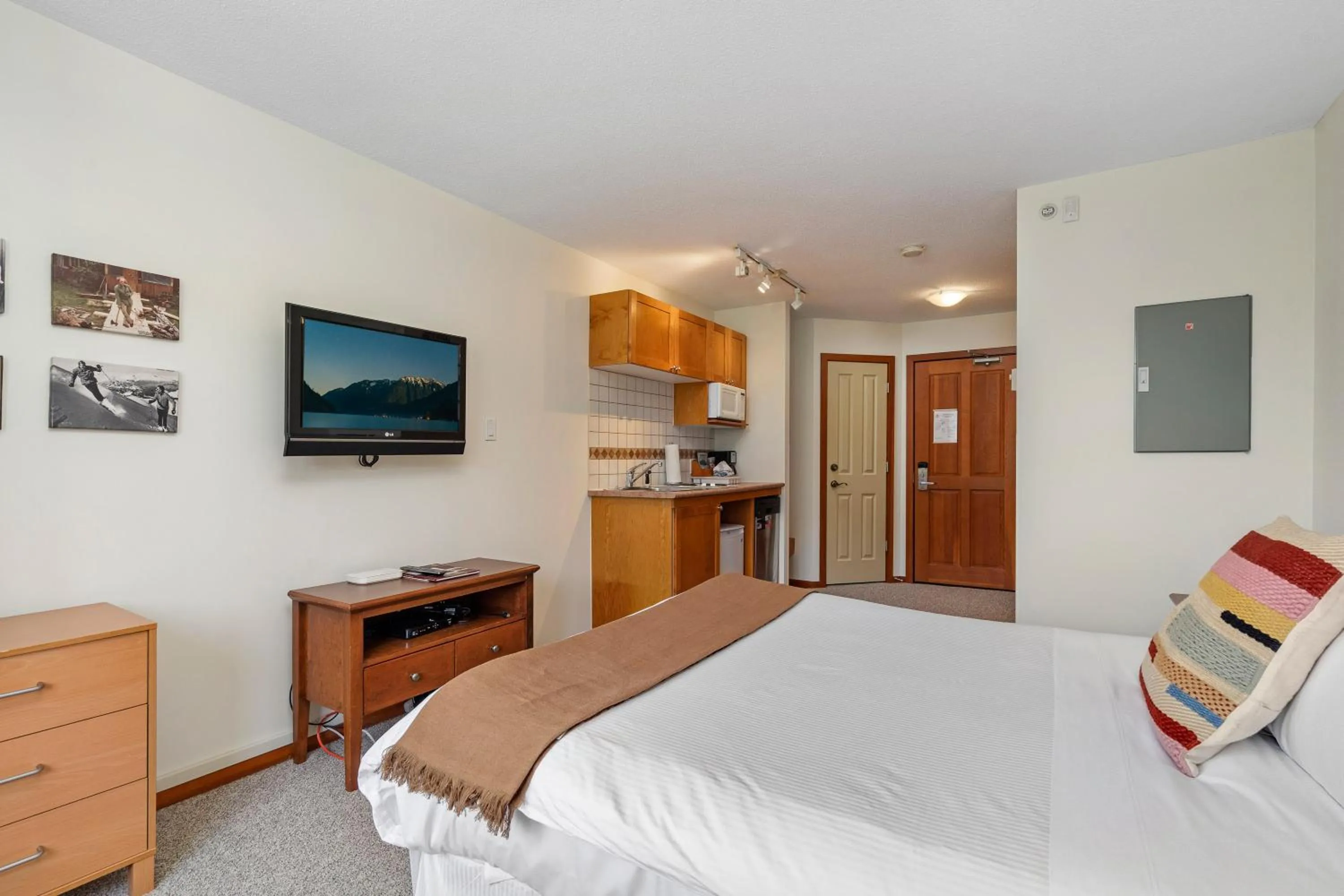 Bed in Cascade Lodge