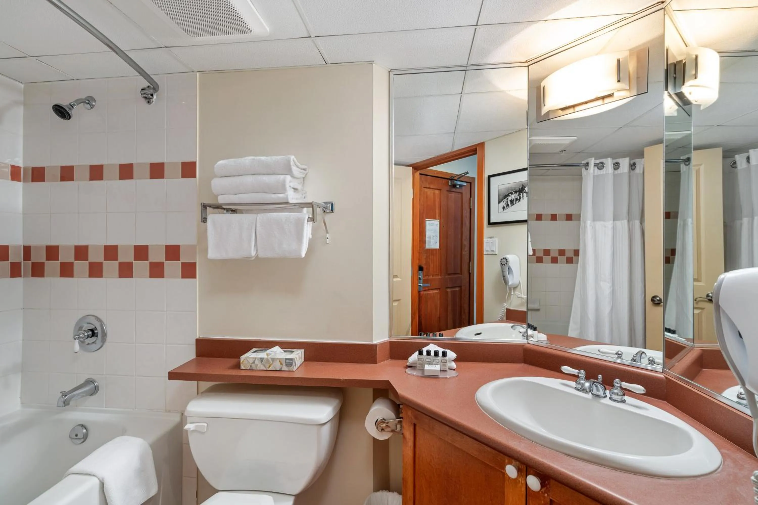 Shower in Cascade Lodge