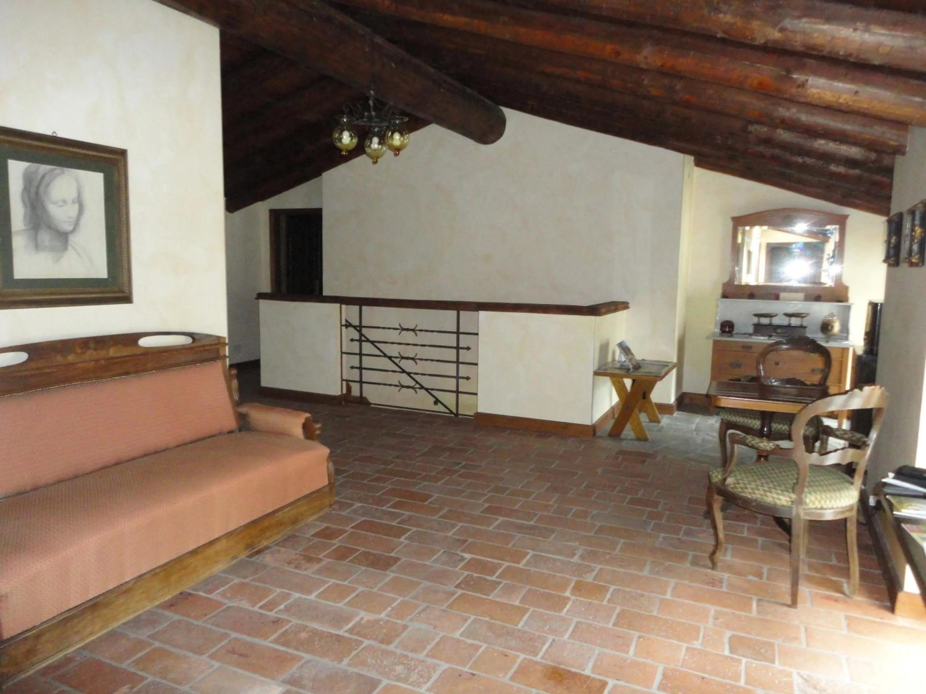 Communal lounge/ TV room in Casa Visnenza Bed & Breakfast