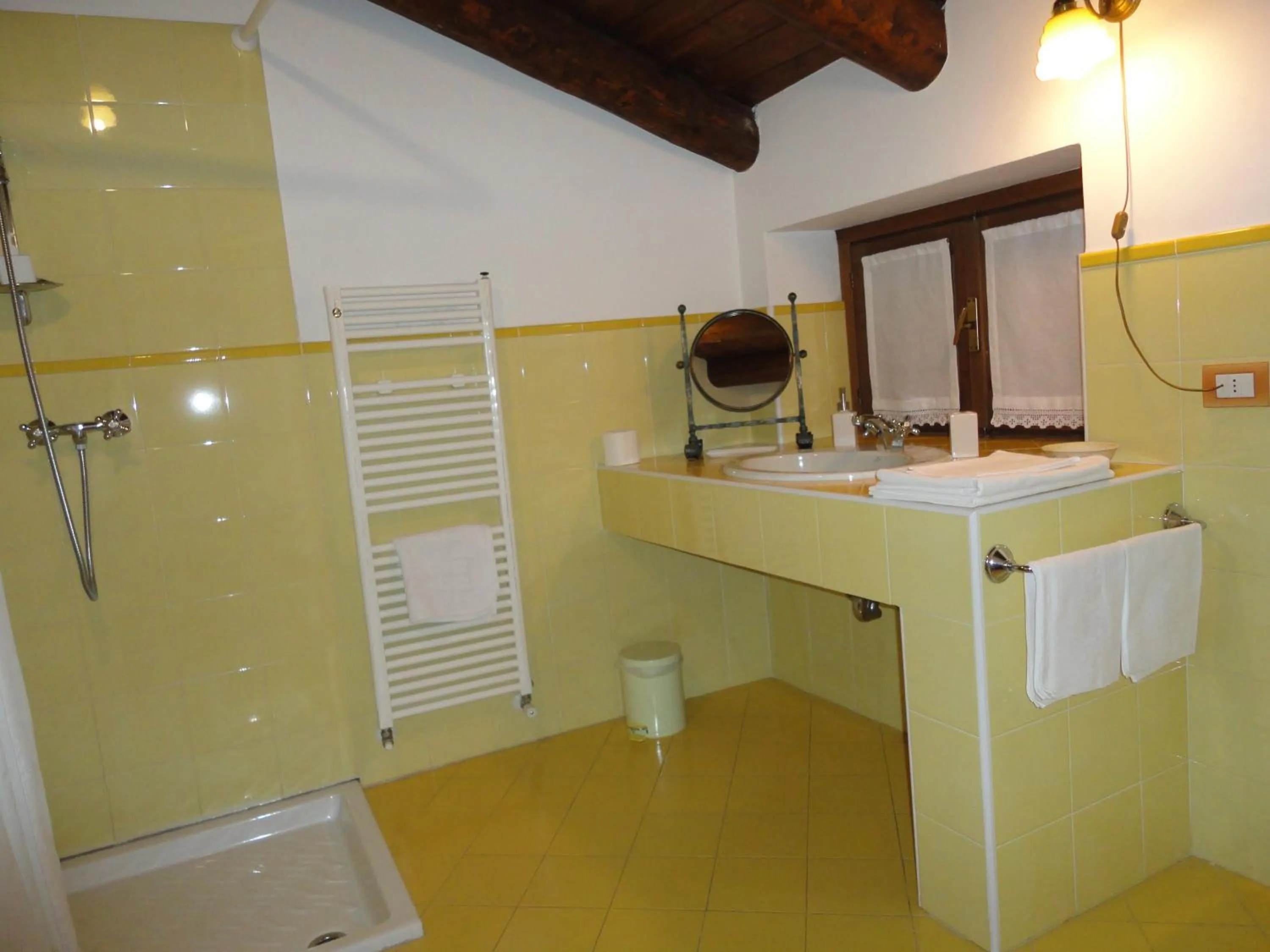 Bathroom in Casa Visnenza Bed & Breakfast