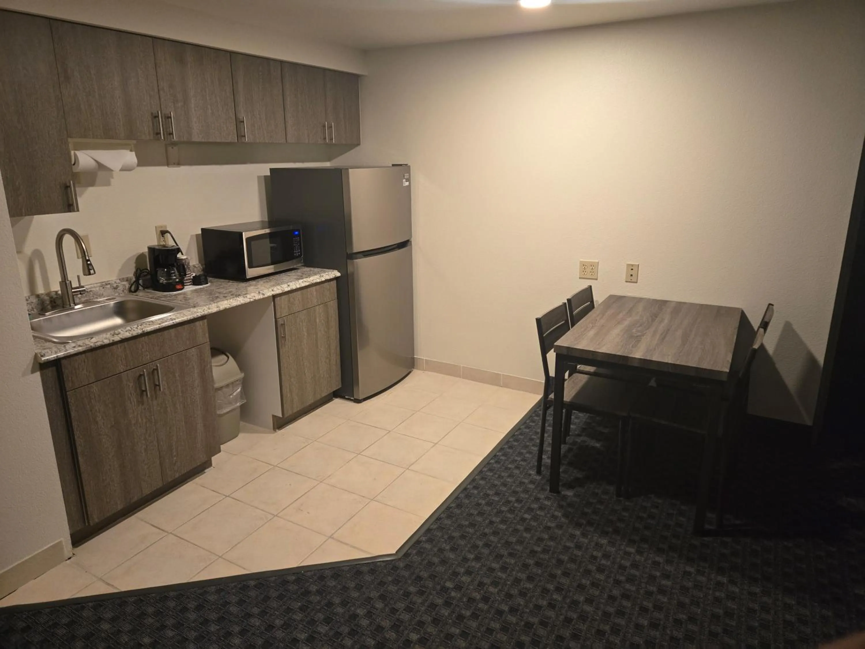 Coffee/tea facilities in Allure Suites of Fort Myers
