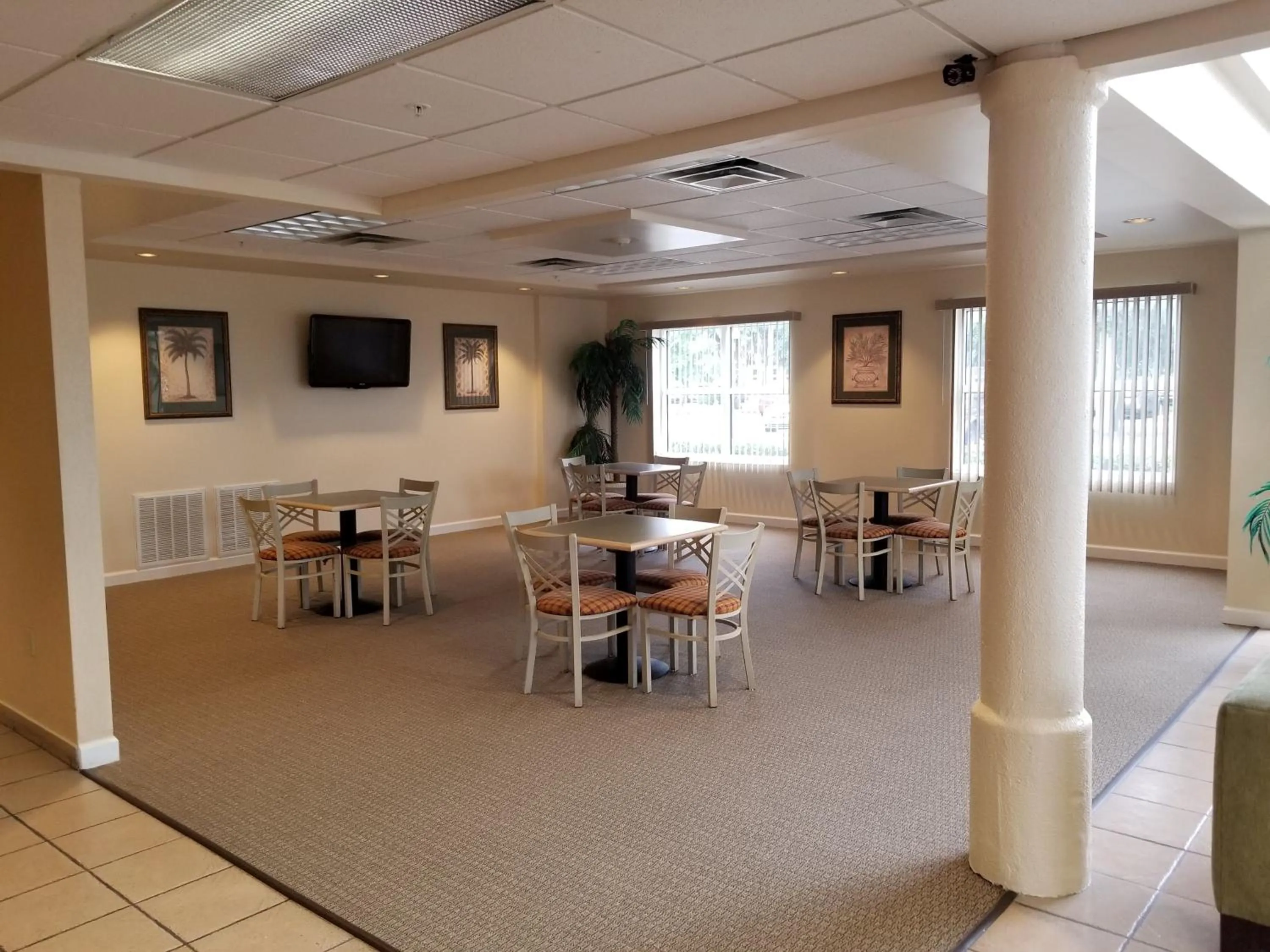 Seating area in Allure Suites of Fort Myers