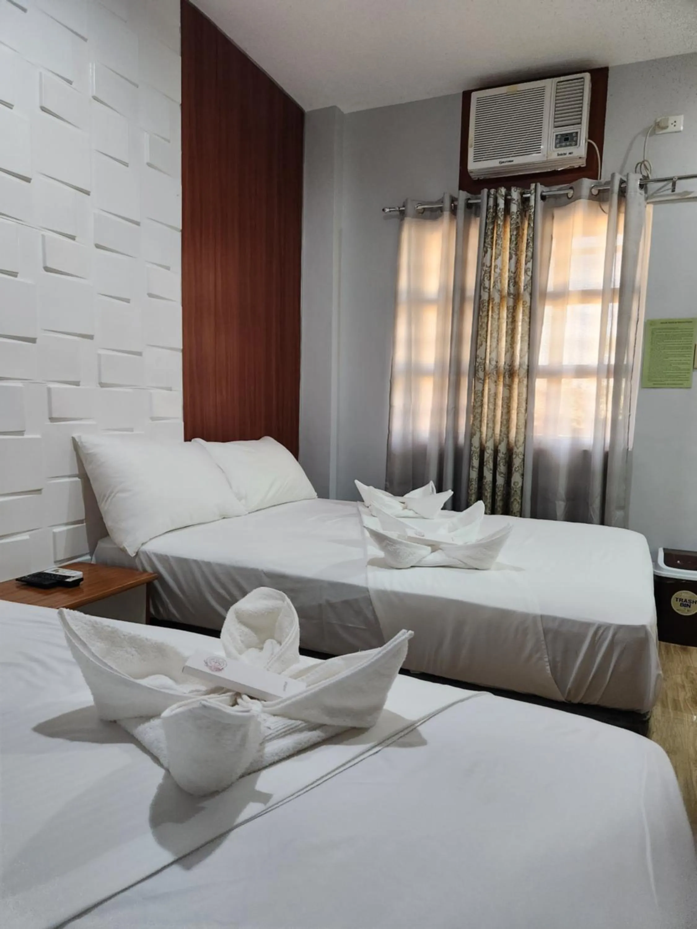 Photo of the whole room, Bed in Maya Suites Badian powered by Cocotel