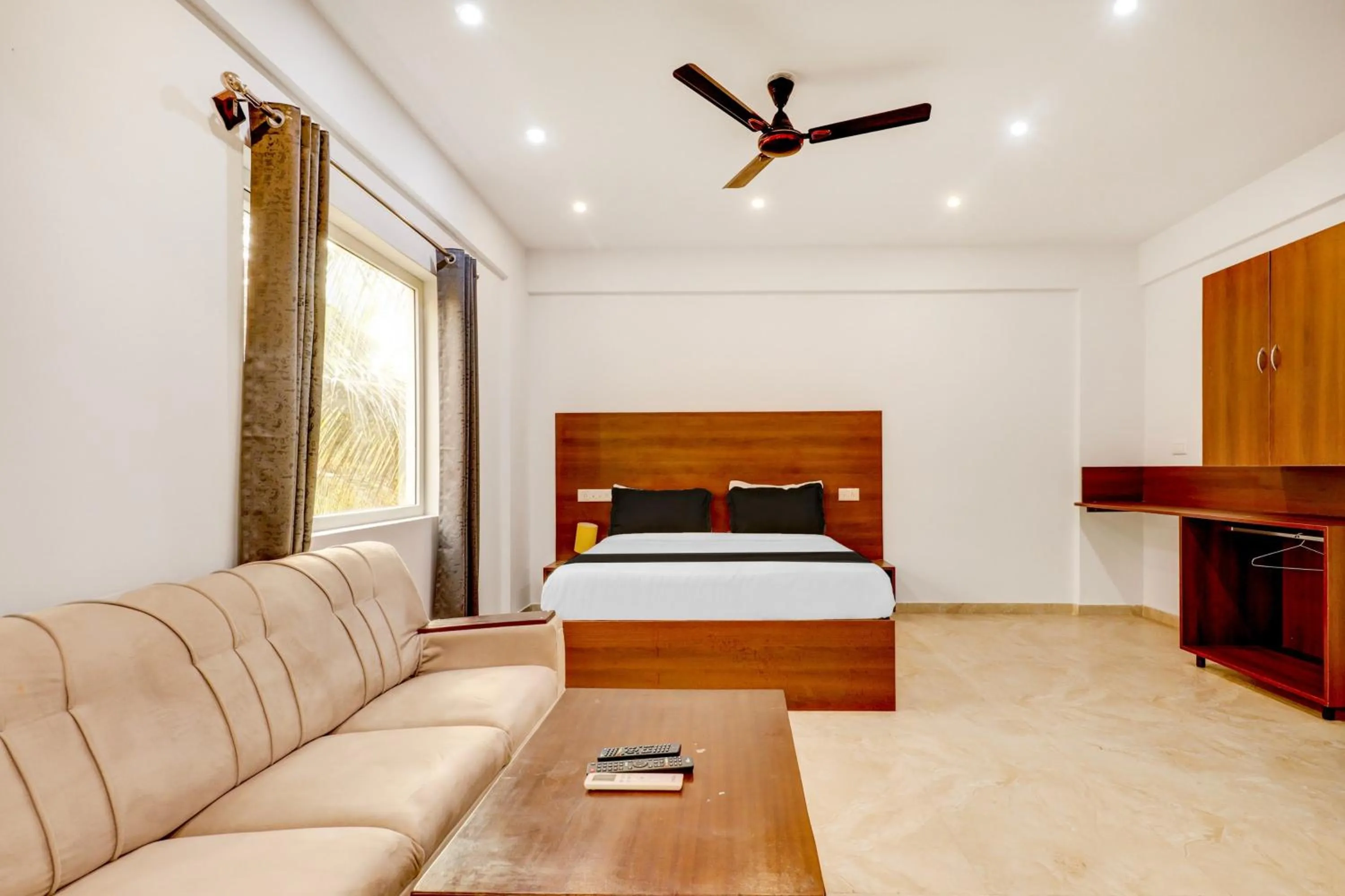 Bedroom, Bed in Collection O Airport Inn